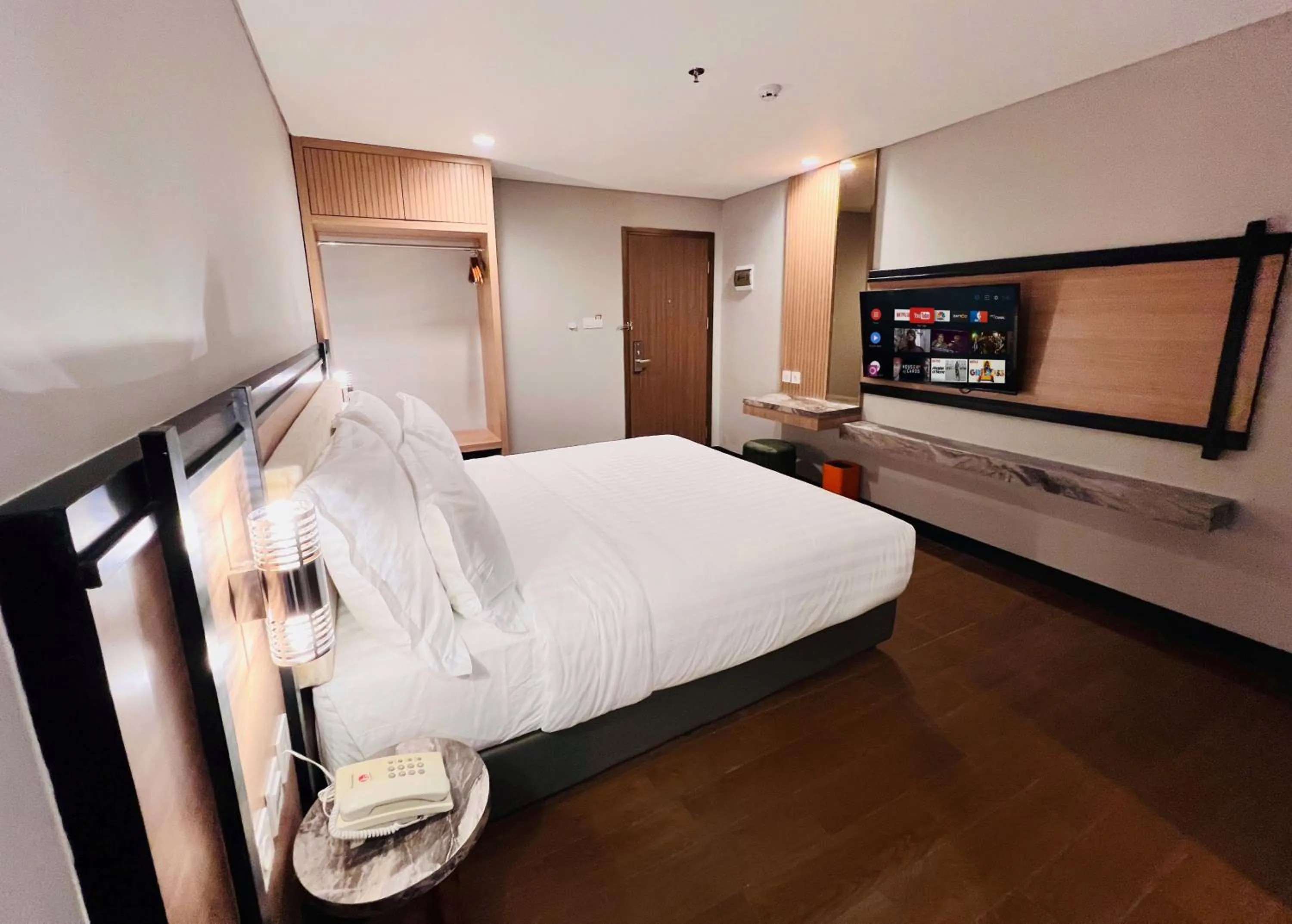 Bedroom, Bed in d'primahotel Airport Sultan Hasanuddin Makassar