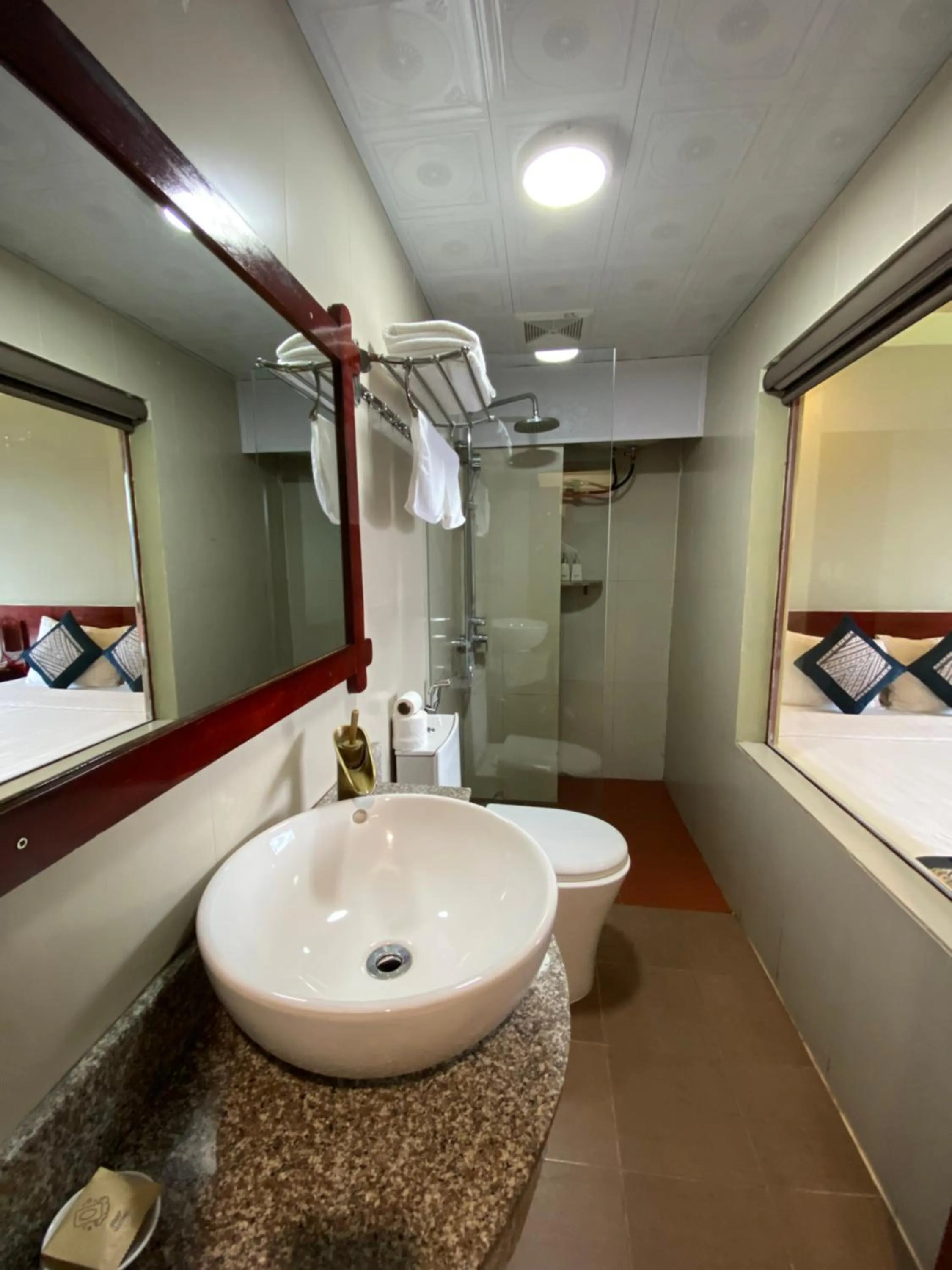 Shower, Bed in Botanic Sapa Hotel