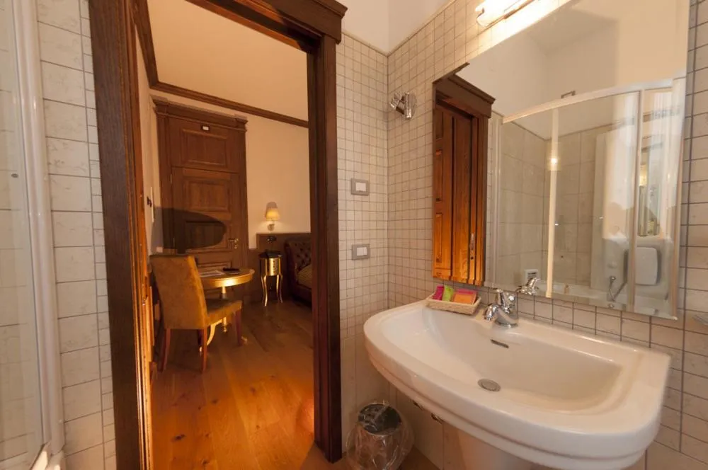 Bathroom in Albergo Villino Quintiliani