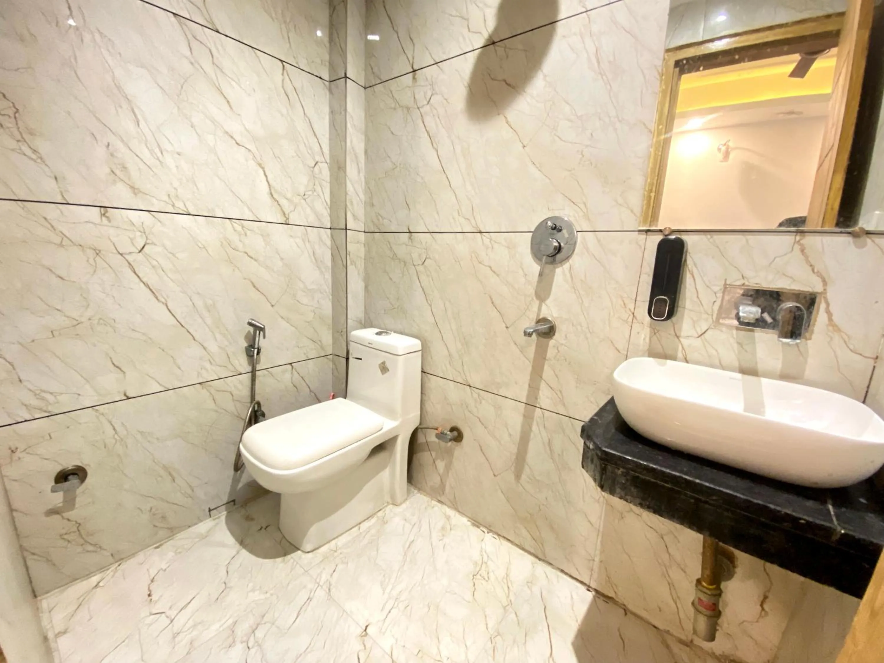 Shower in Sonu Guesthouse & Hostel, Rishikesh