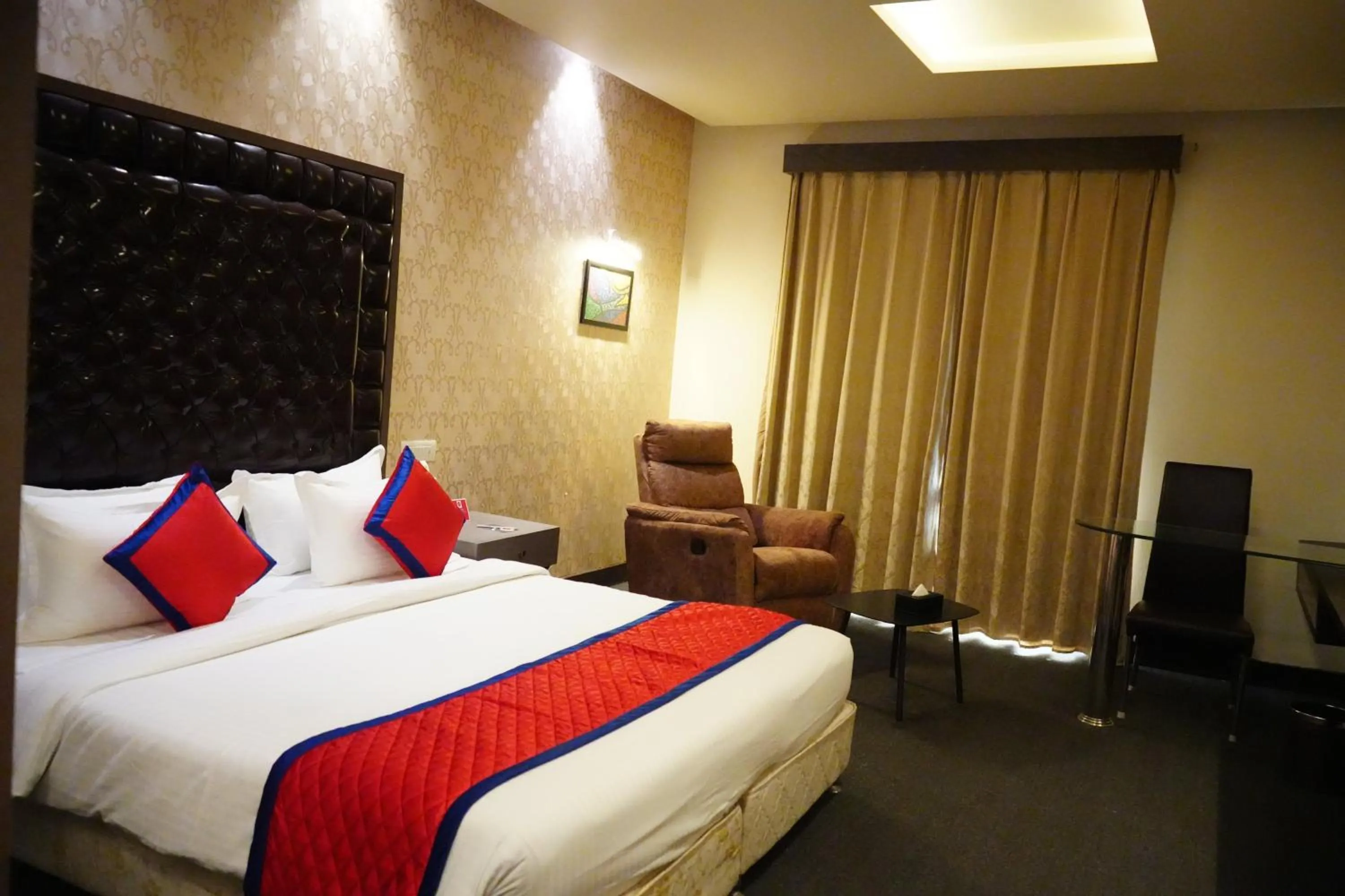 Bed in Spree Hotel Meerut