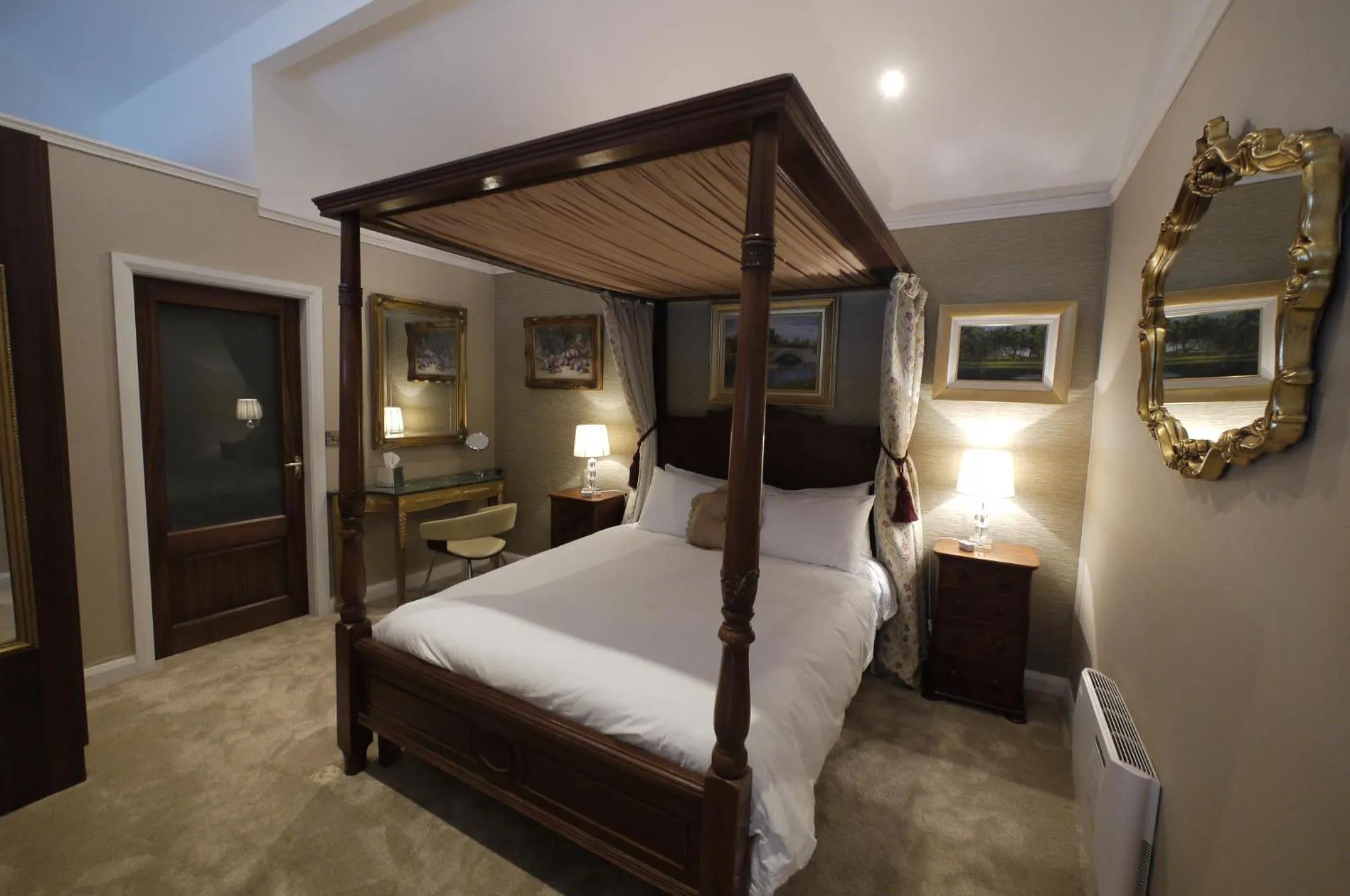 Bedroom, Bed in The Carriage Houses at Beechpark House