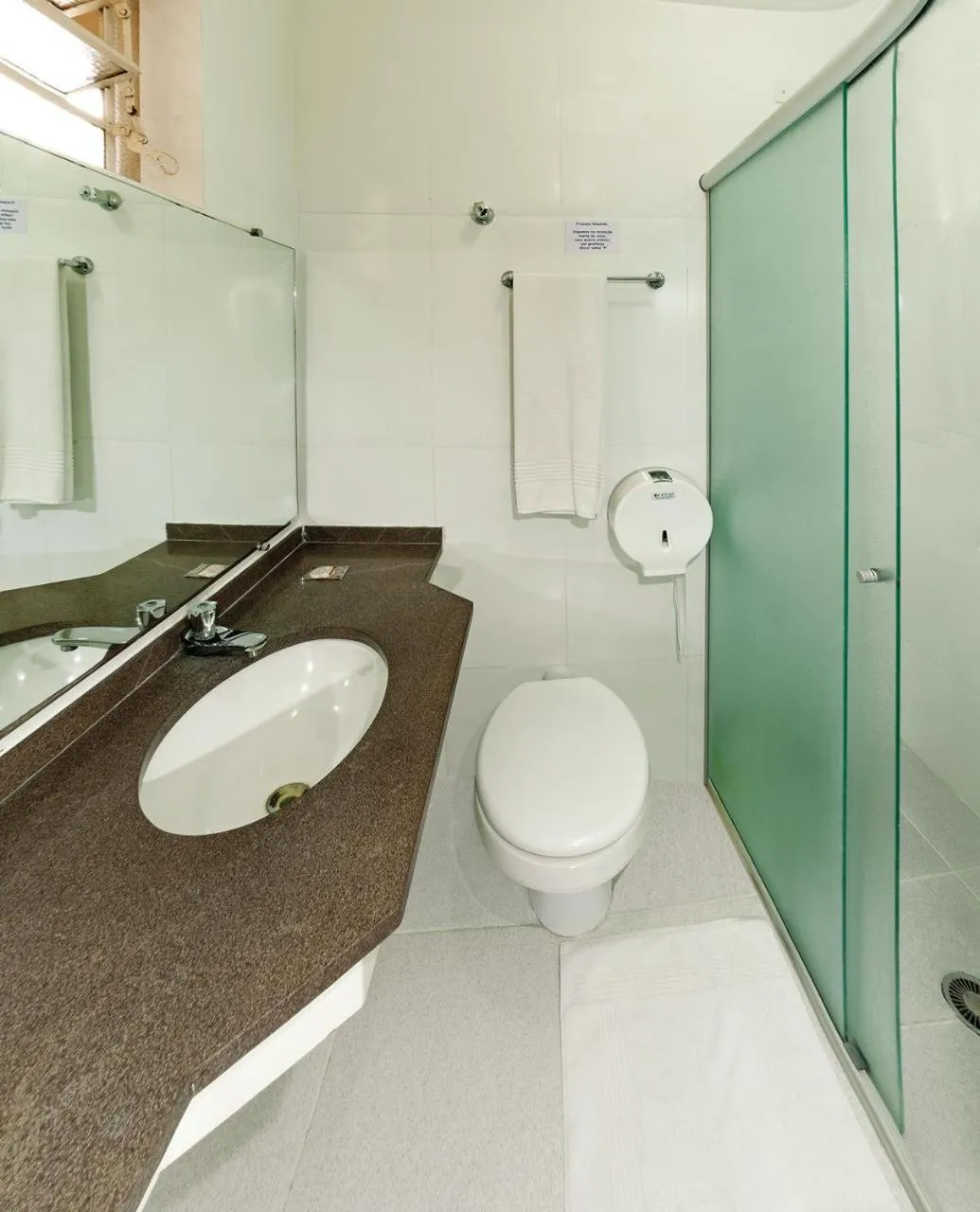 Shower in Lira Hotel