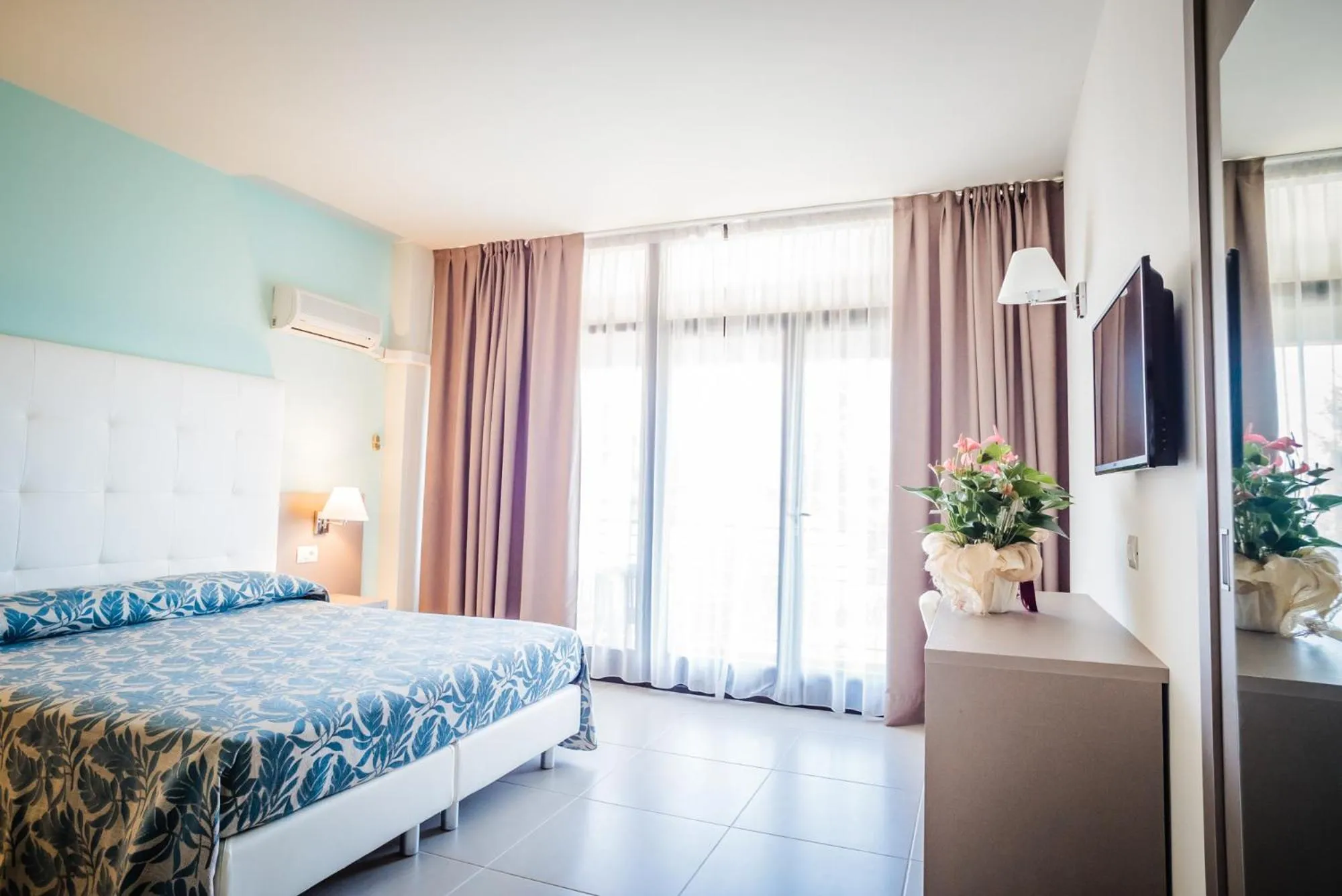 Bed in Hotel Holiday