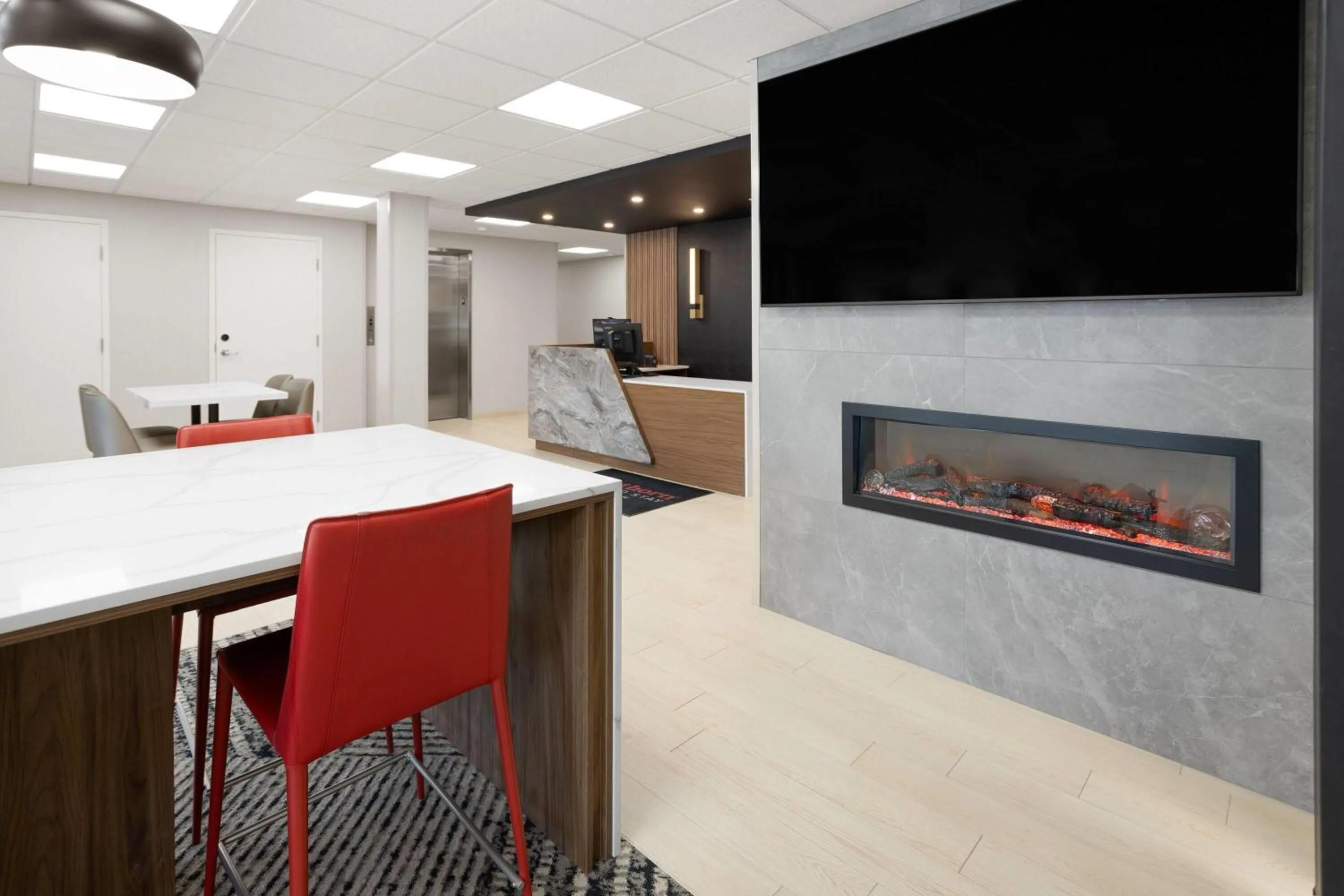 Lobby or reception in Hawthorn Extended Stay by Wyndham Jackson Alpine