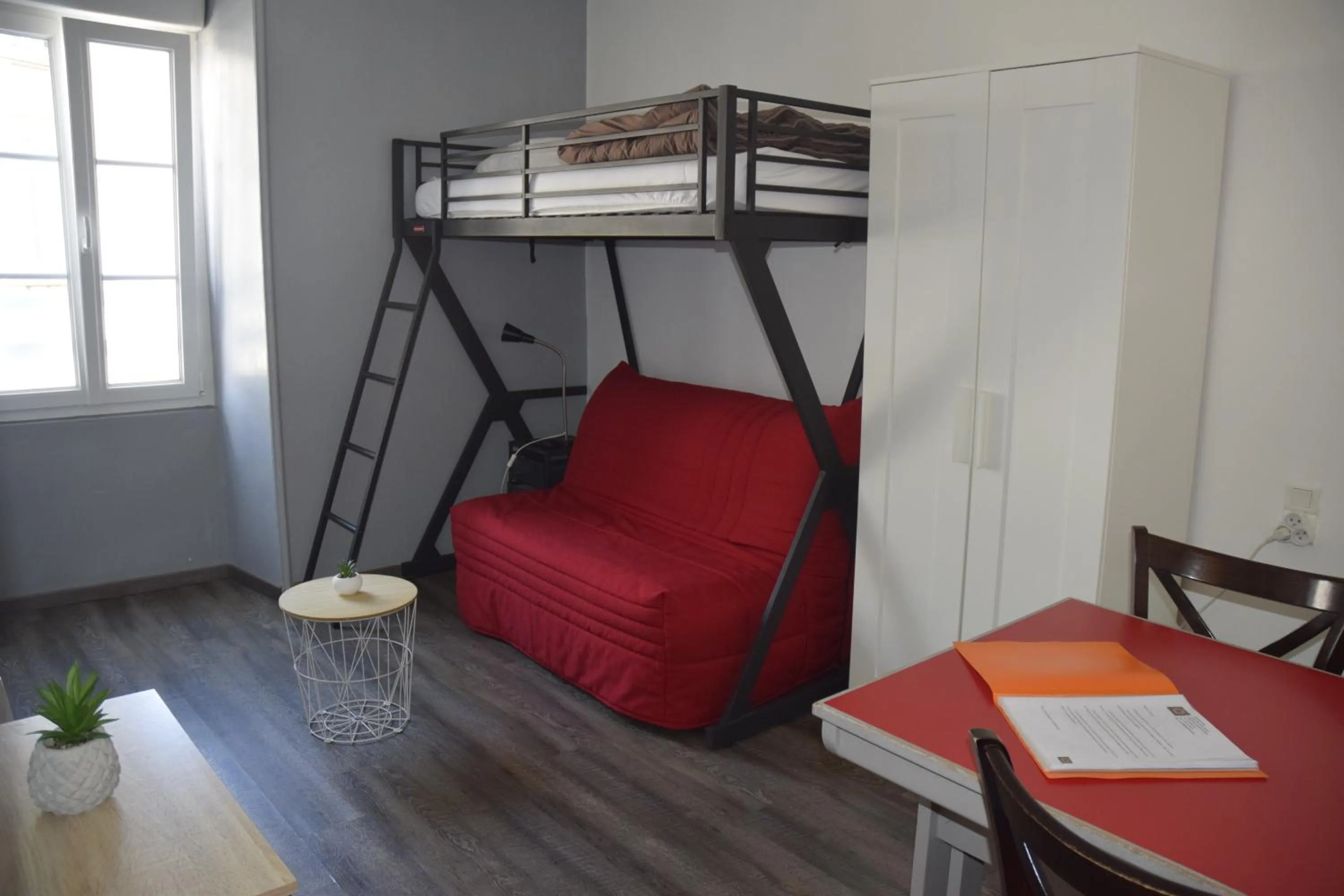 Living room, Bed in Appart-alma