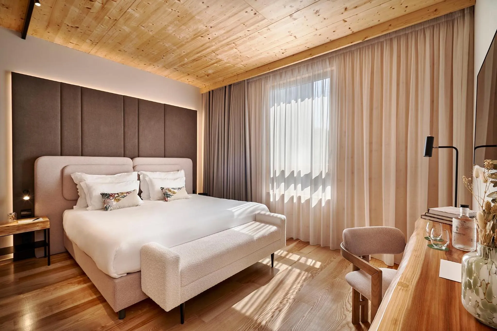 Bedroom, Bed in The Log Porto Hotel by Piamonte Hotels