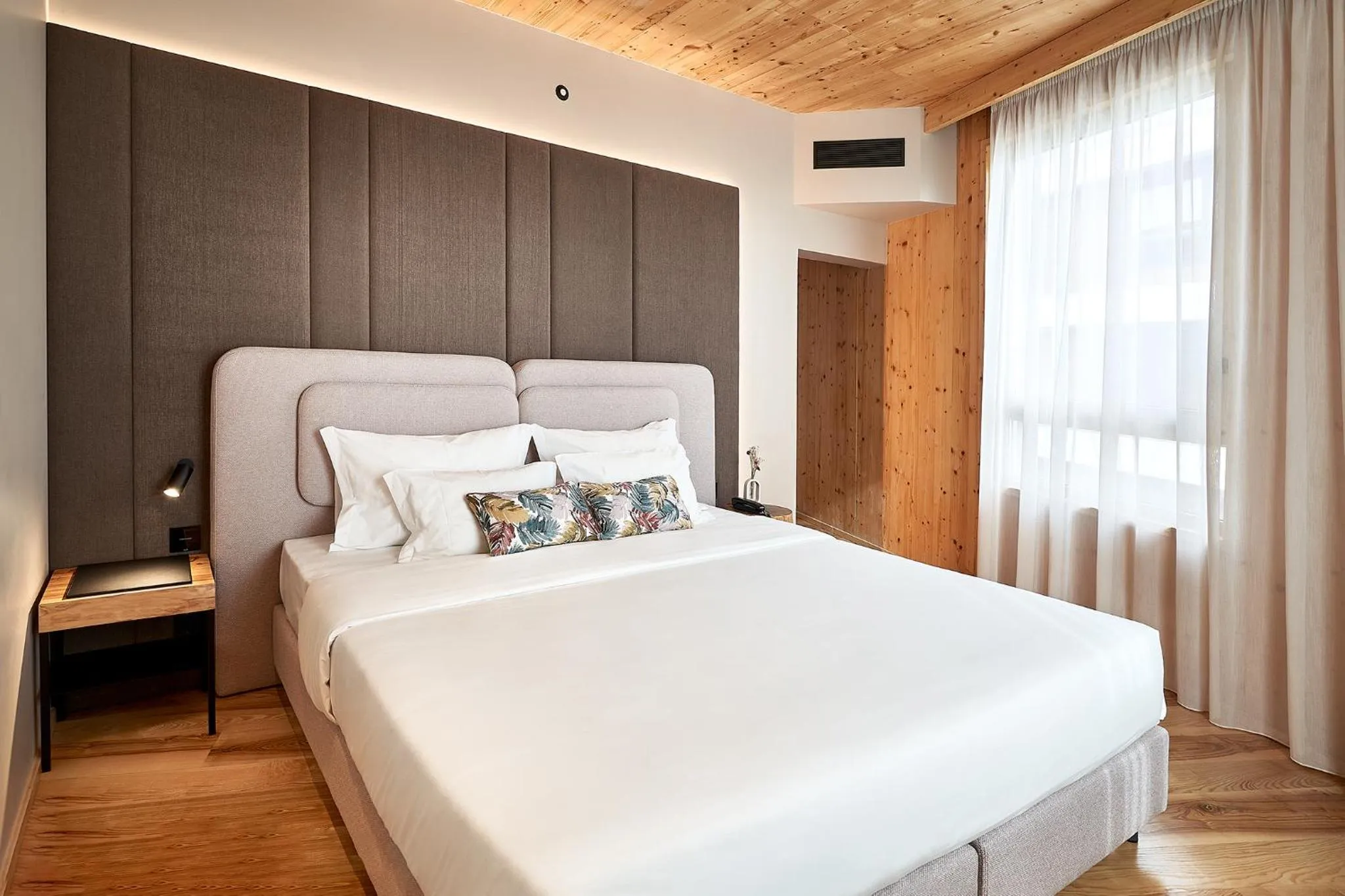 Bedroom, Bed in The Log Porto Hotel by Piamonte Hotels