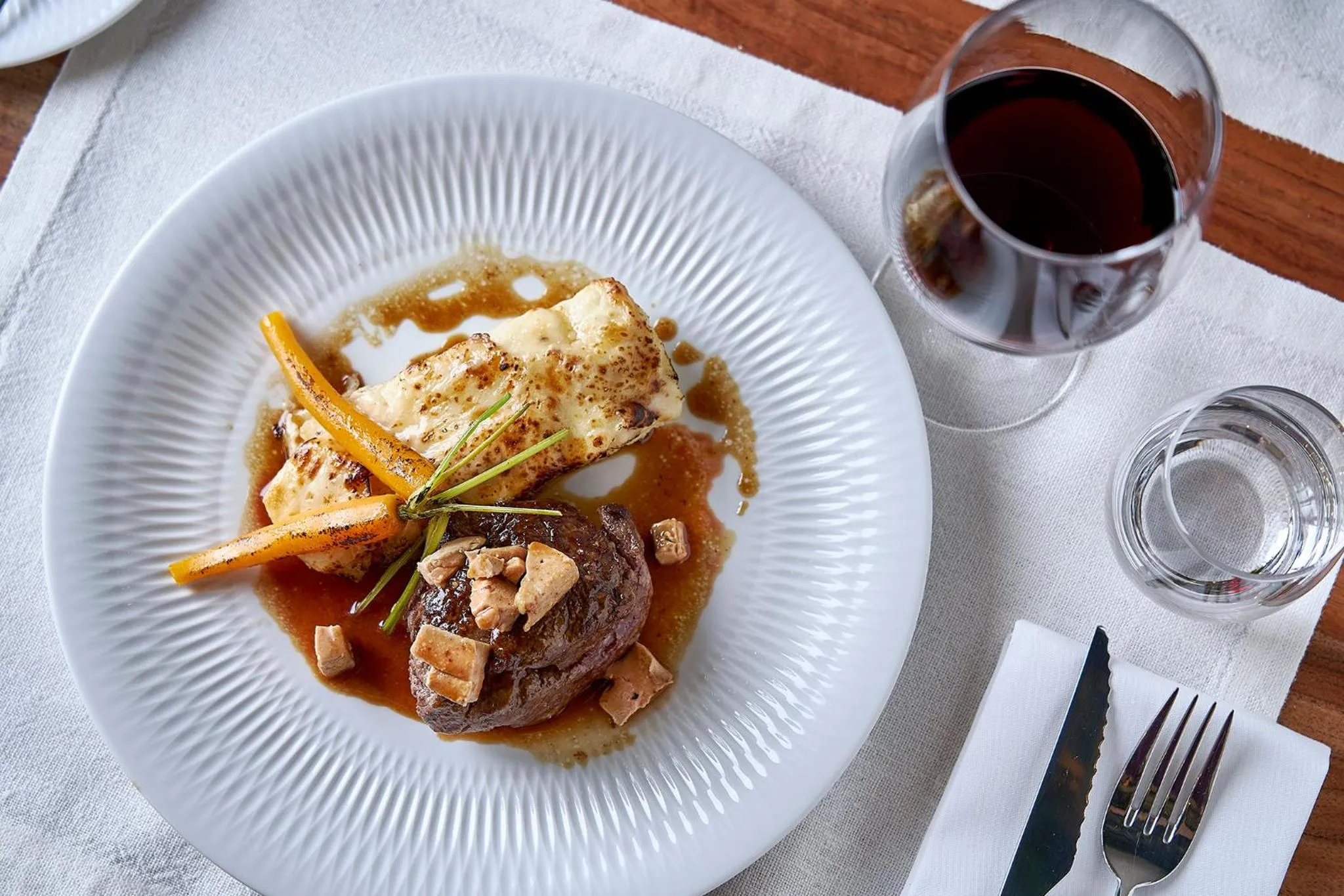 Restaurant/places to eat in The Log Porto Hotel by Piamonte Hotels