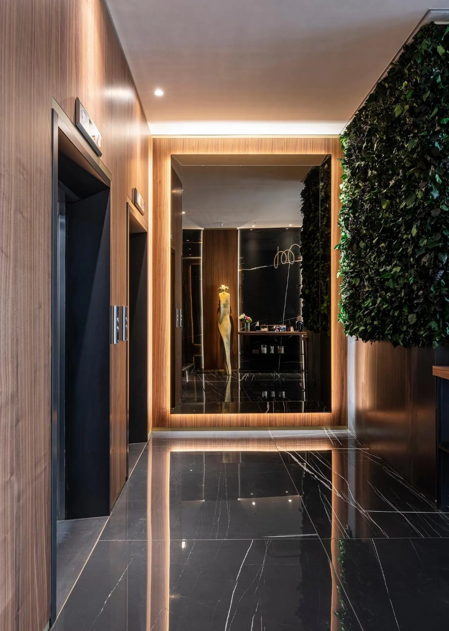 Lobby or reception in Duomo Hotel & Apartments