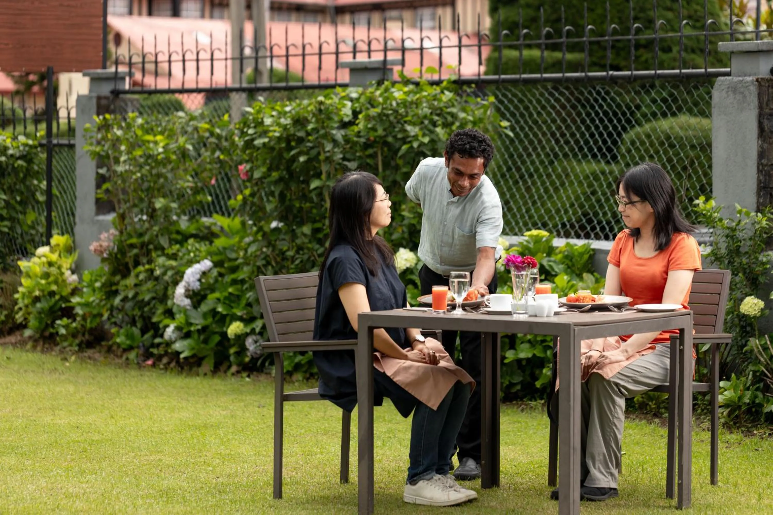 Garden in Grand Bungalow Nuwara Eliya by Seven Angels