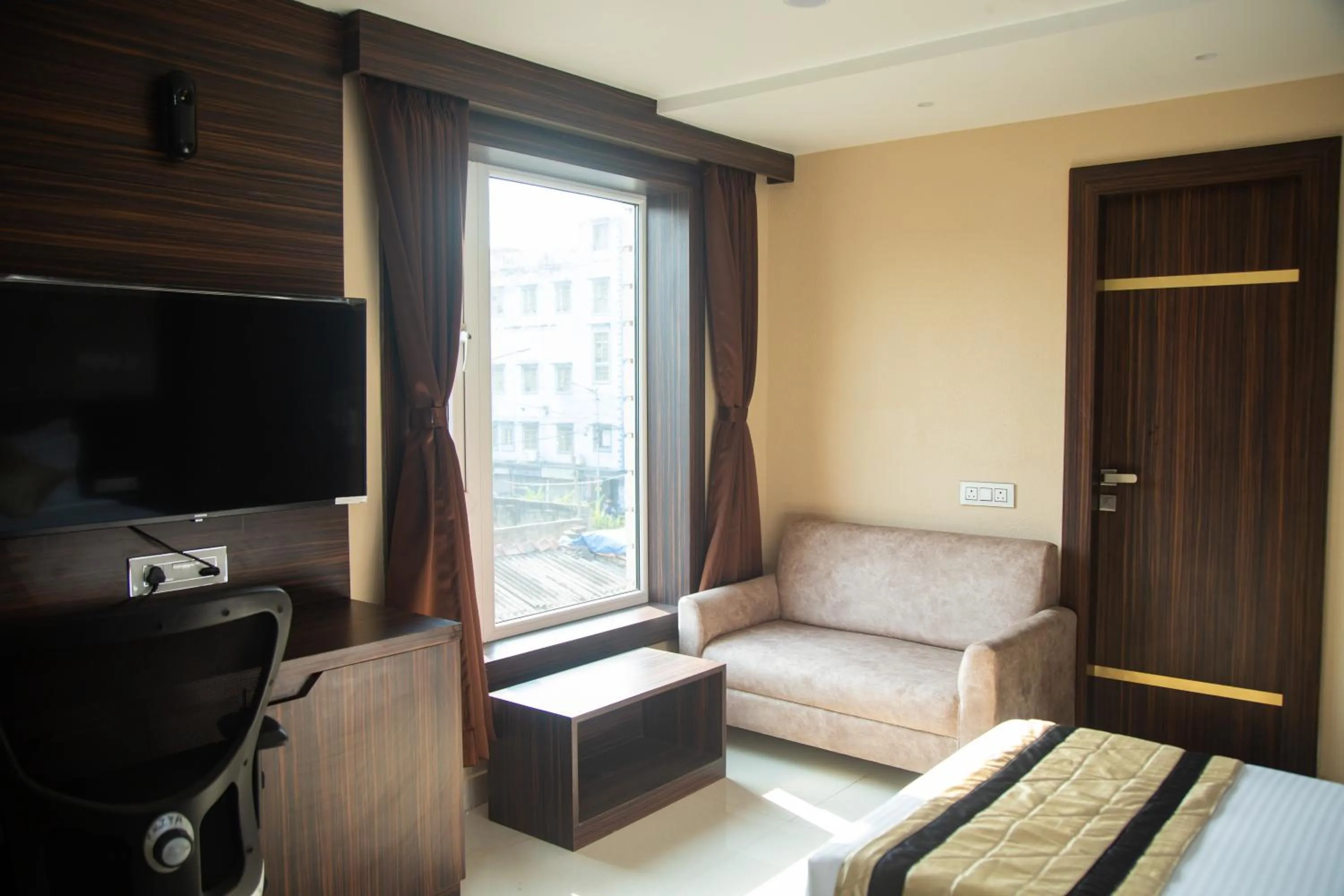 TV and multimedia in Park Eastern Hotel