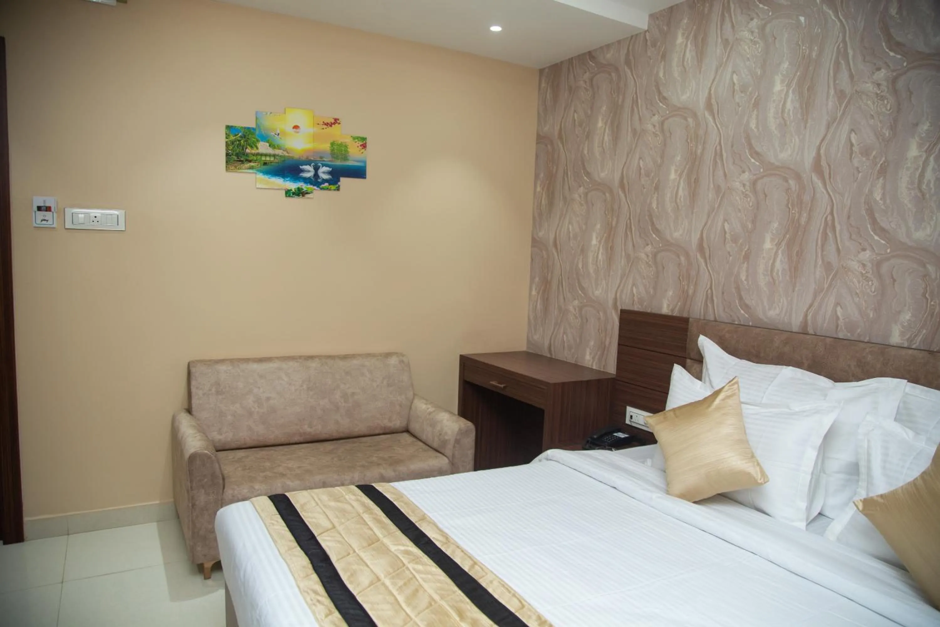 Bed in Park Eastern Hotel