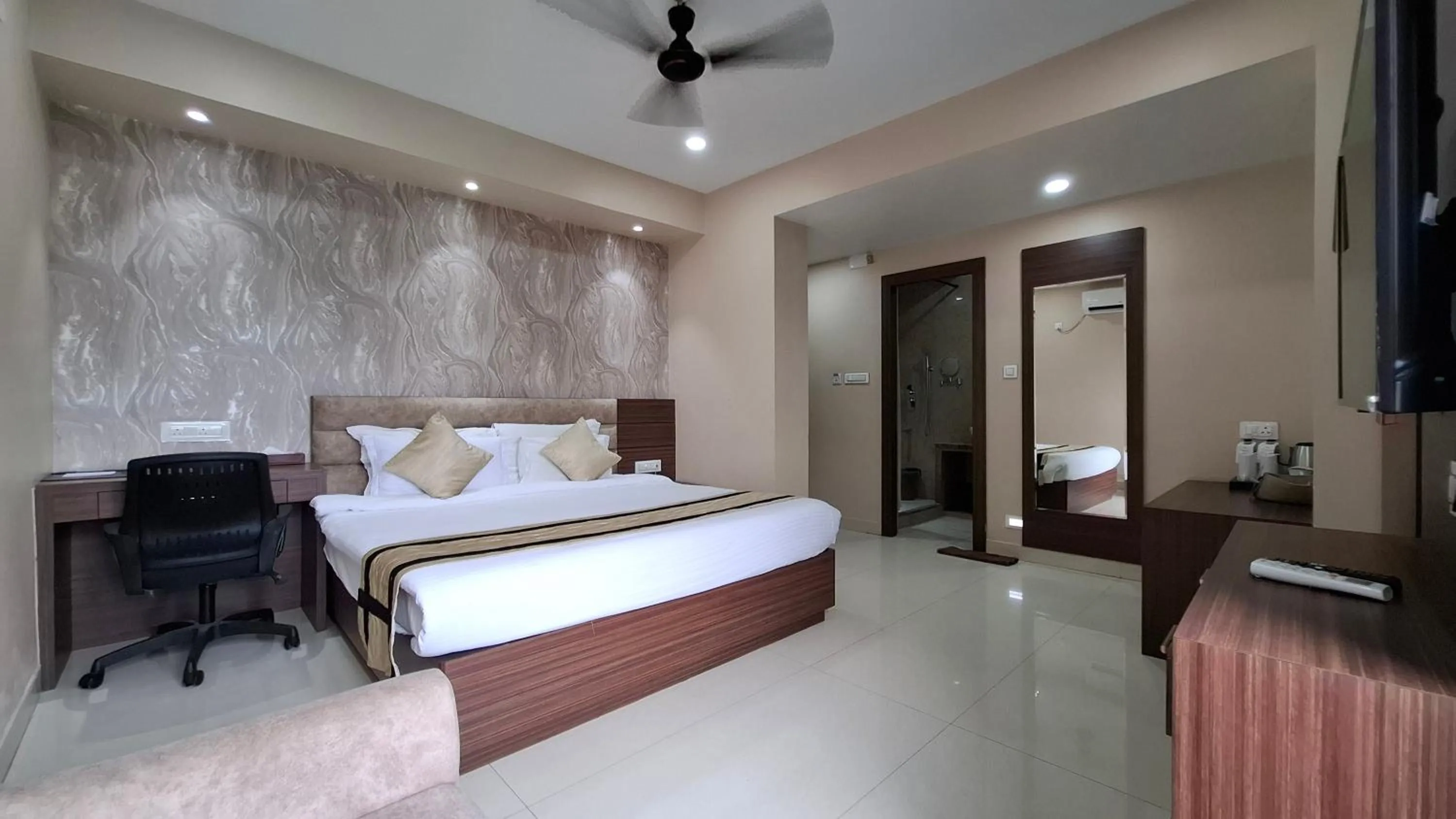 Bed in Park Eastern Hotel