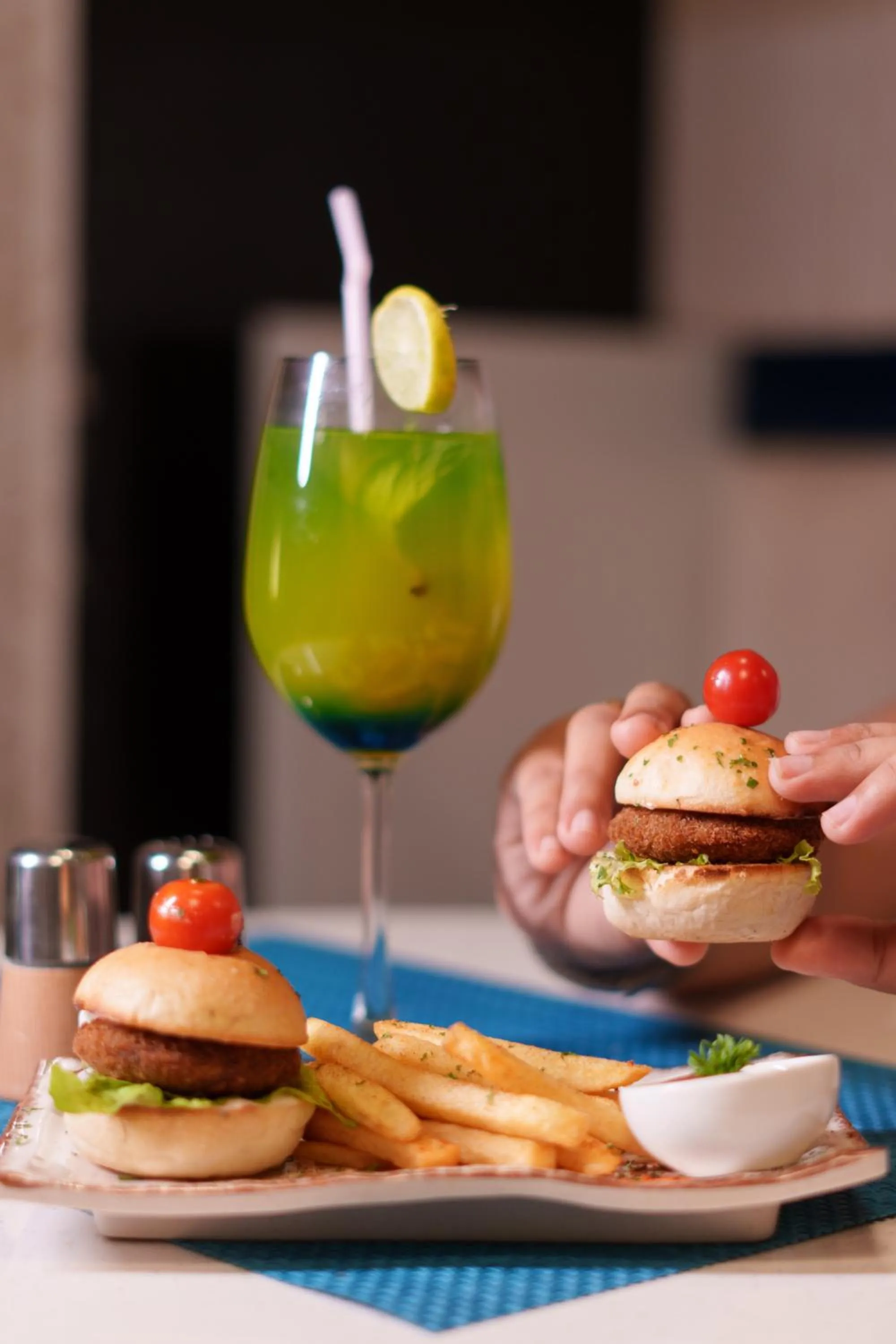 Restaurant/places to eat in Park Eastern Hotel