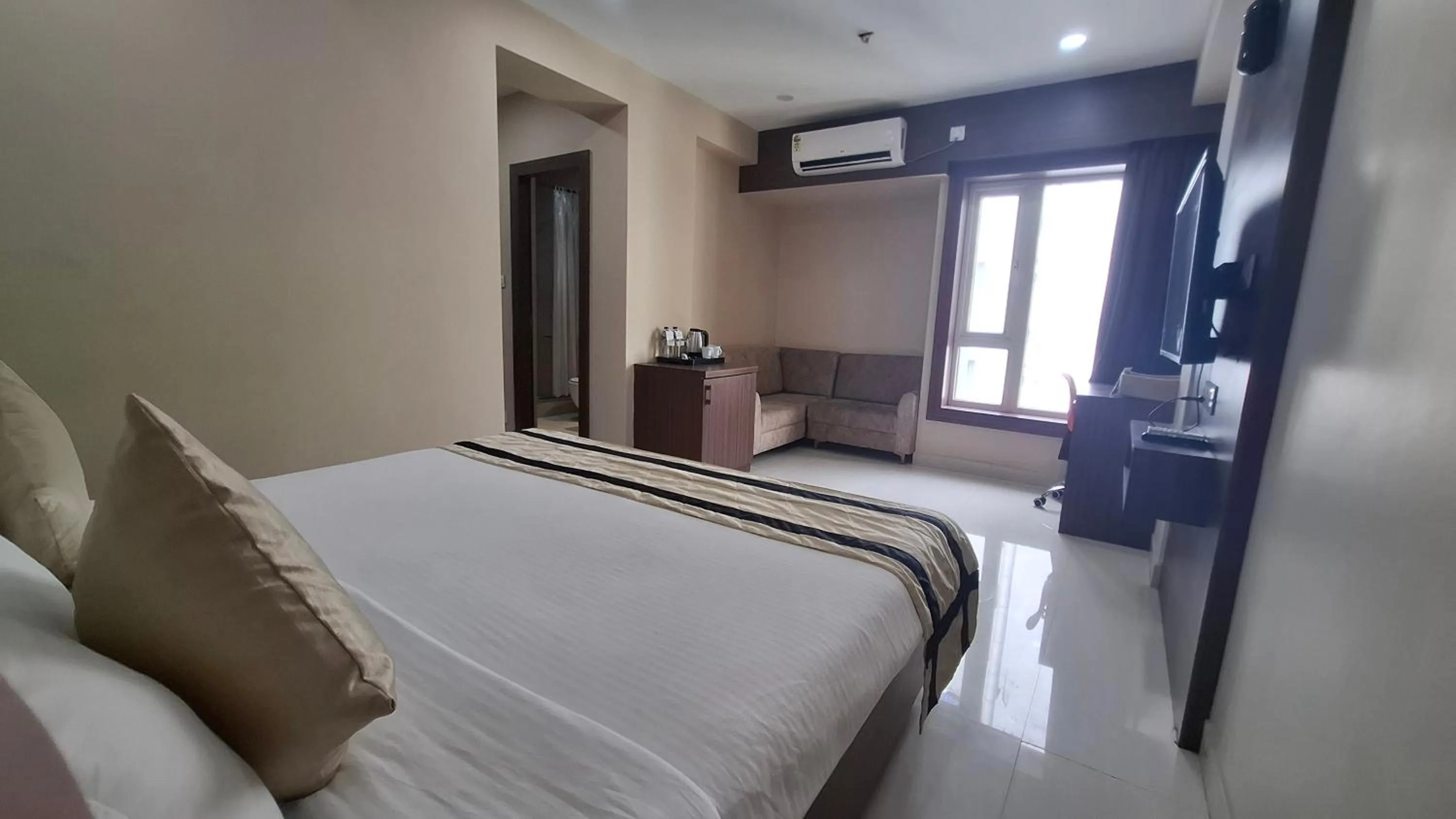 Bed in Park Eastern Hotel