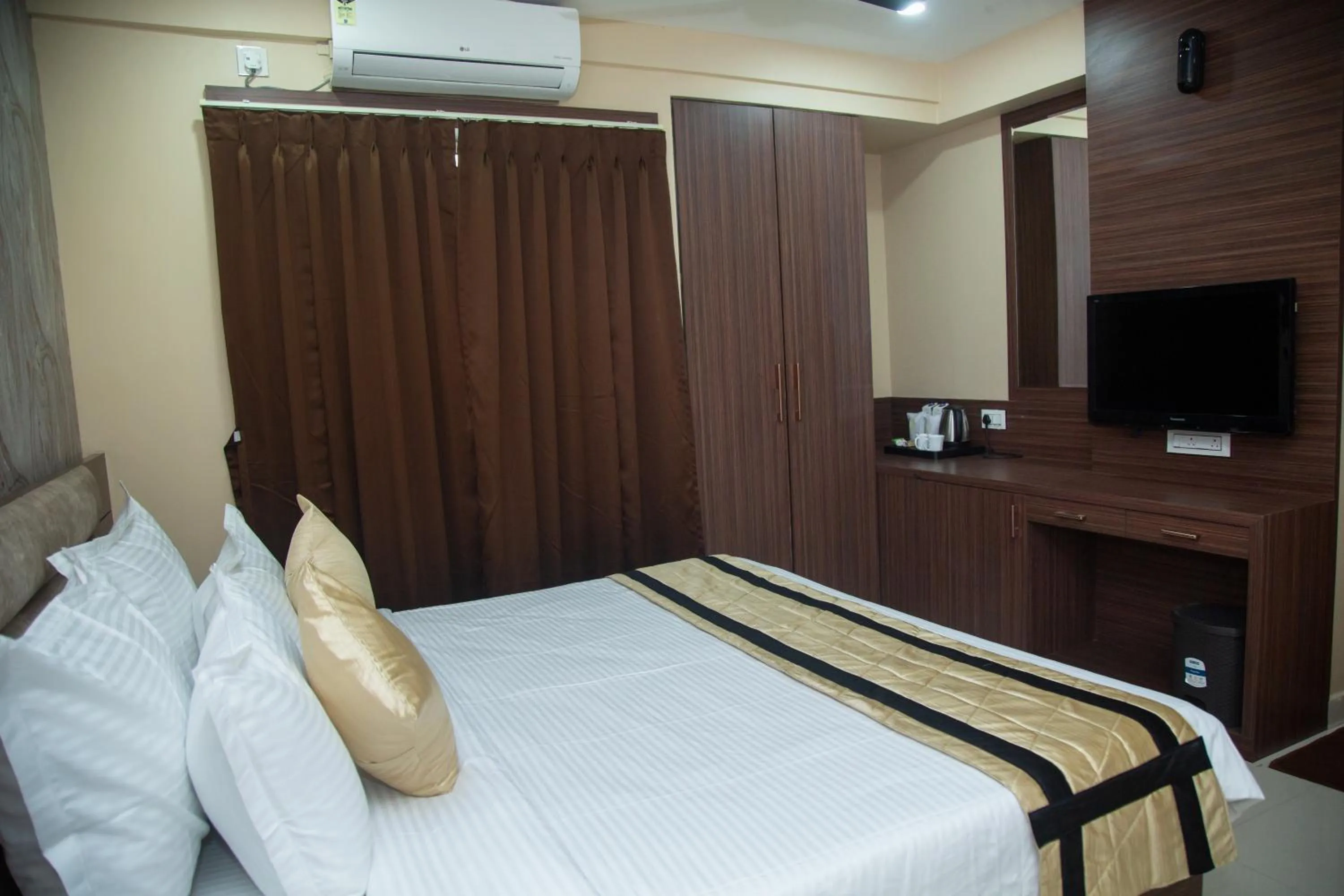 Bedroom, Bed in Park Eastern Hotel