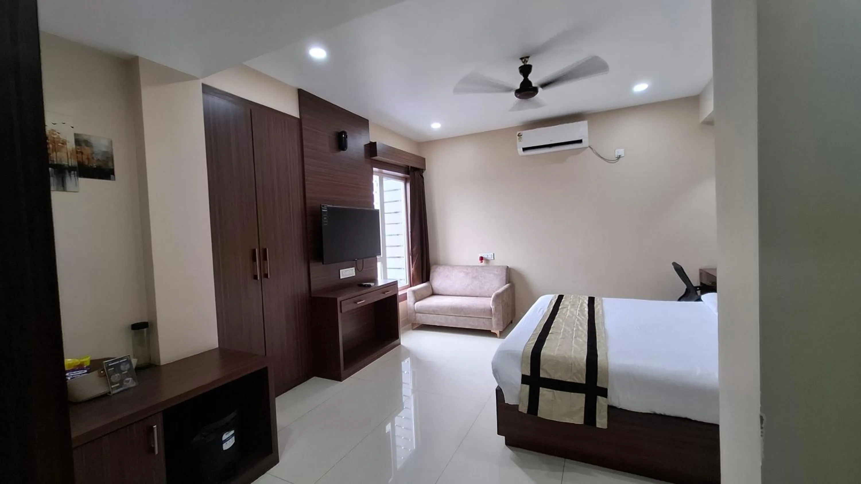 Bed in Park Eastern Hotel