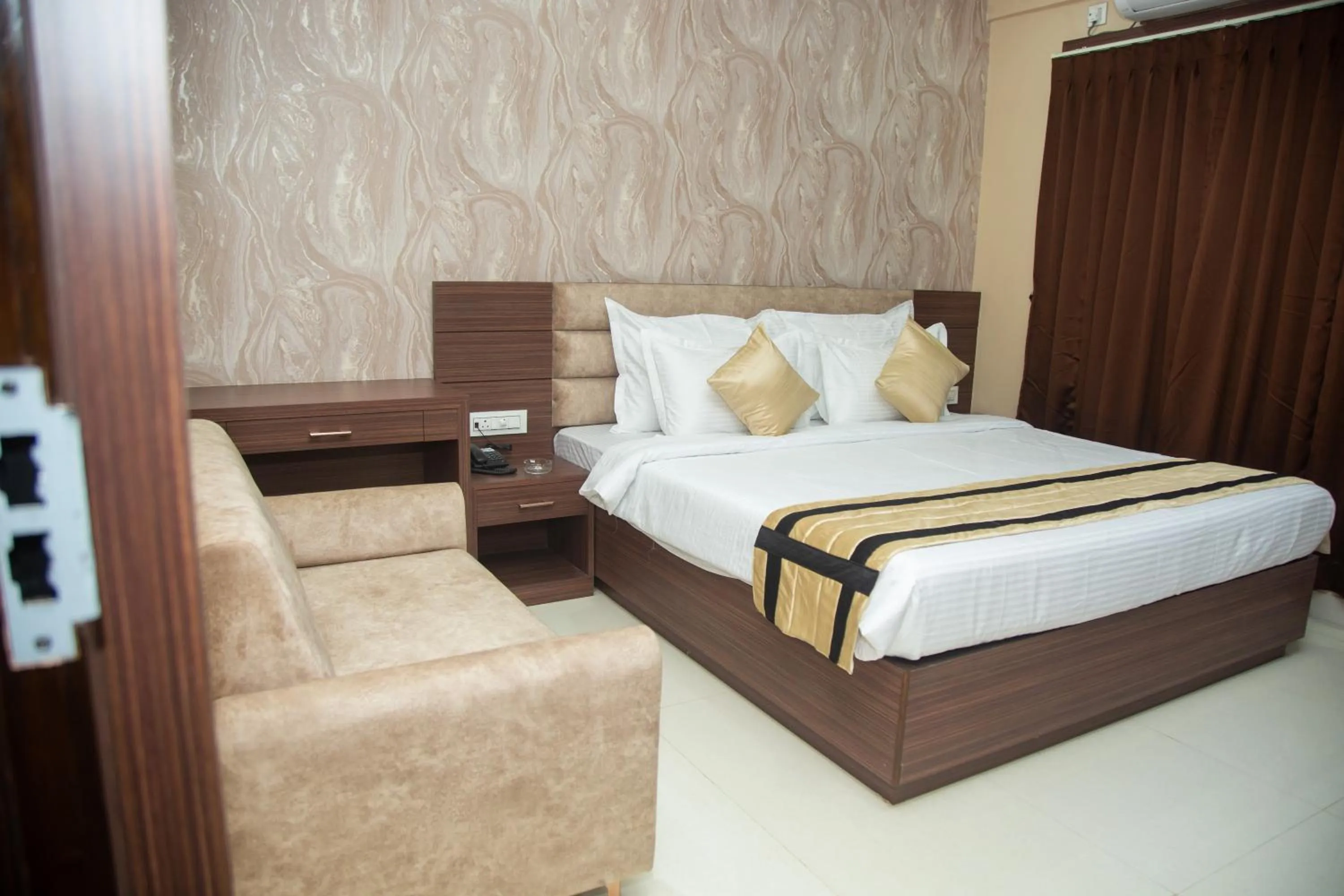 Bed in Park Eastern Hotel