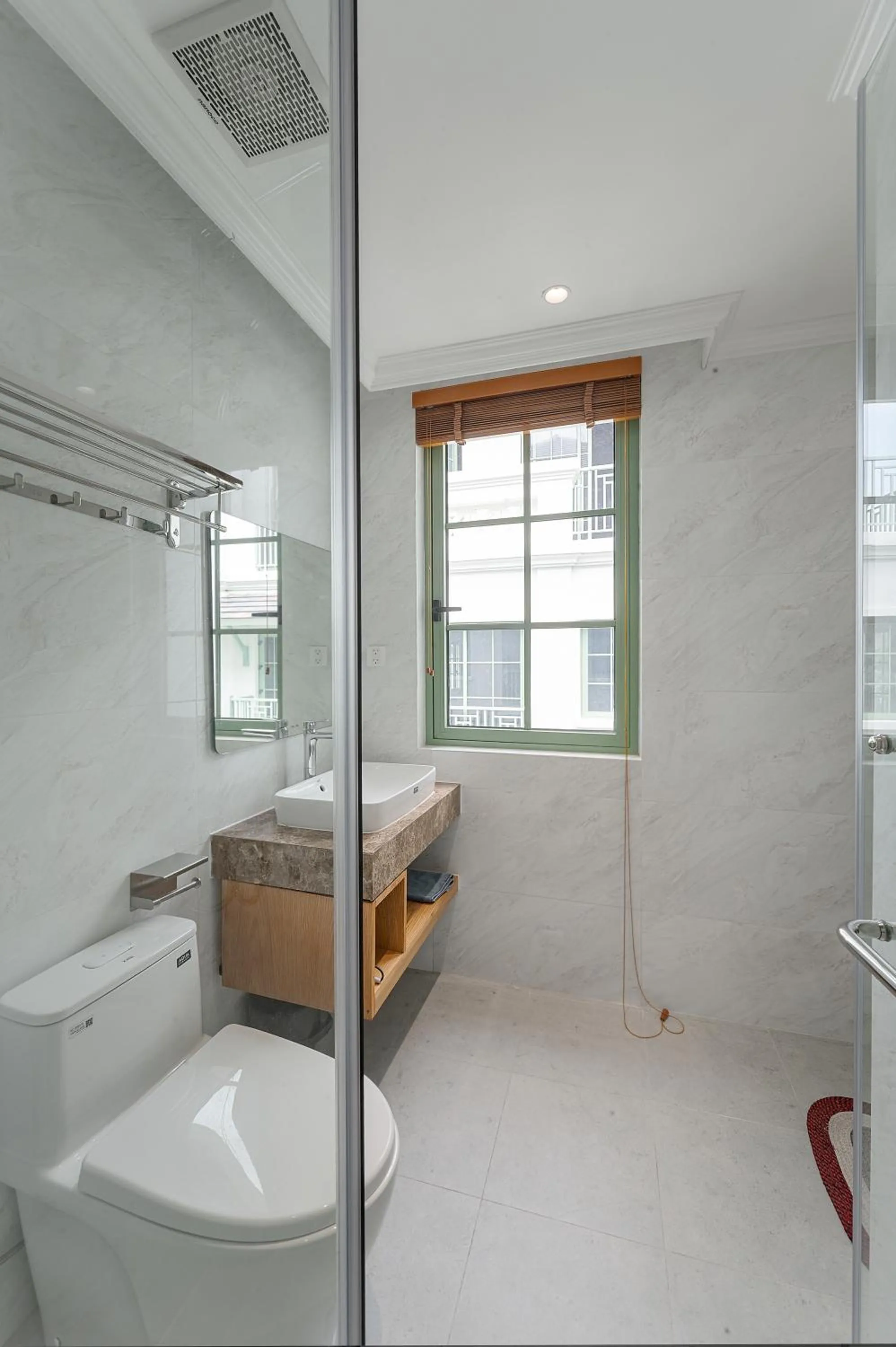 Toilet in La isla Apartments & Villas - Sea View & Fireworks Phu Quoc