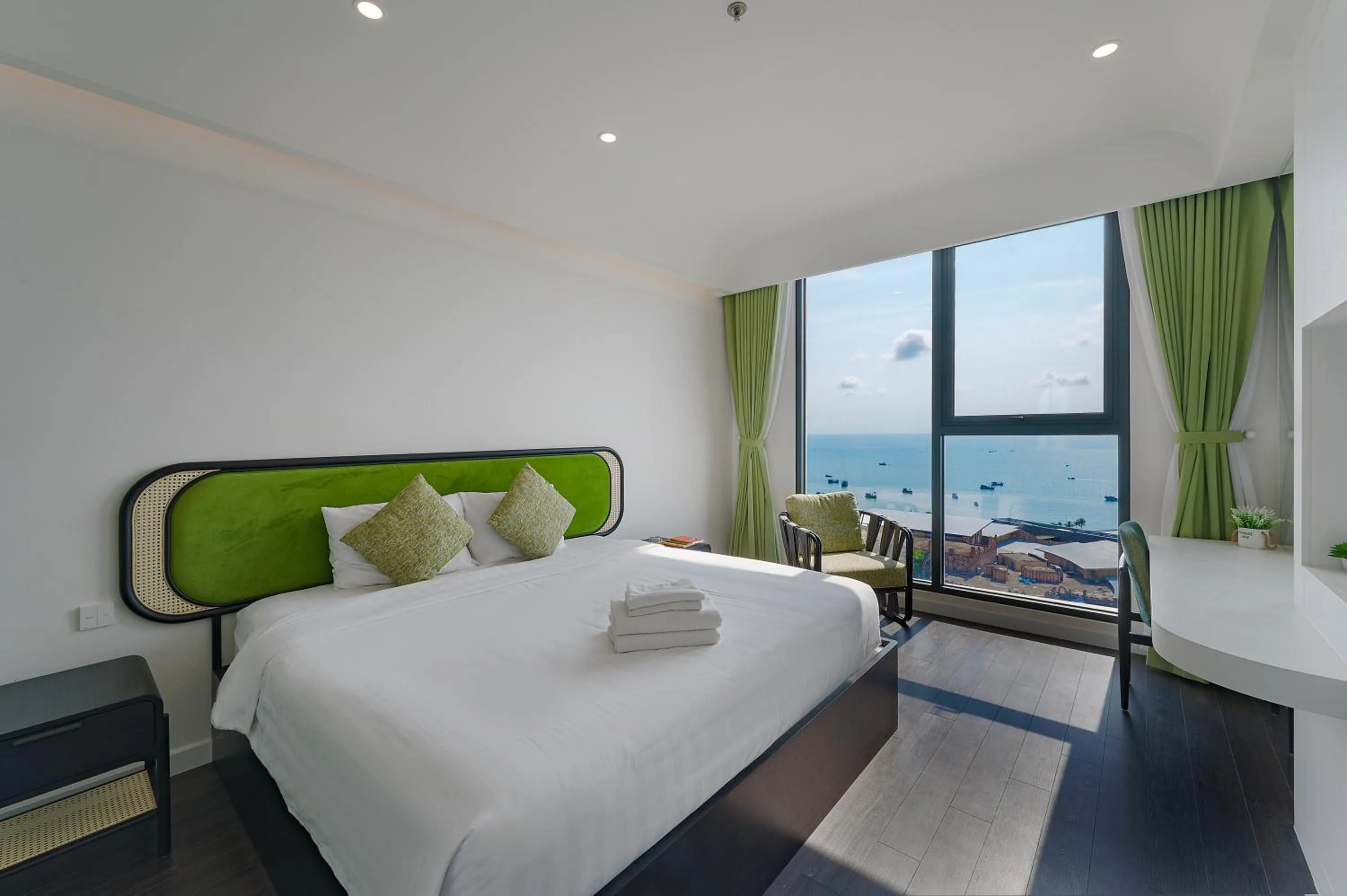 Bed in La isla Apartments & Villas - Sea View & Fireworks Phu Quoc