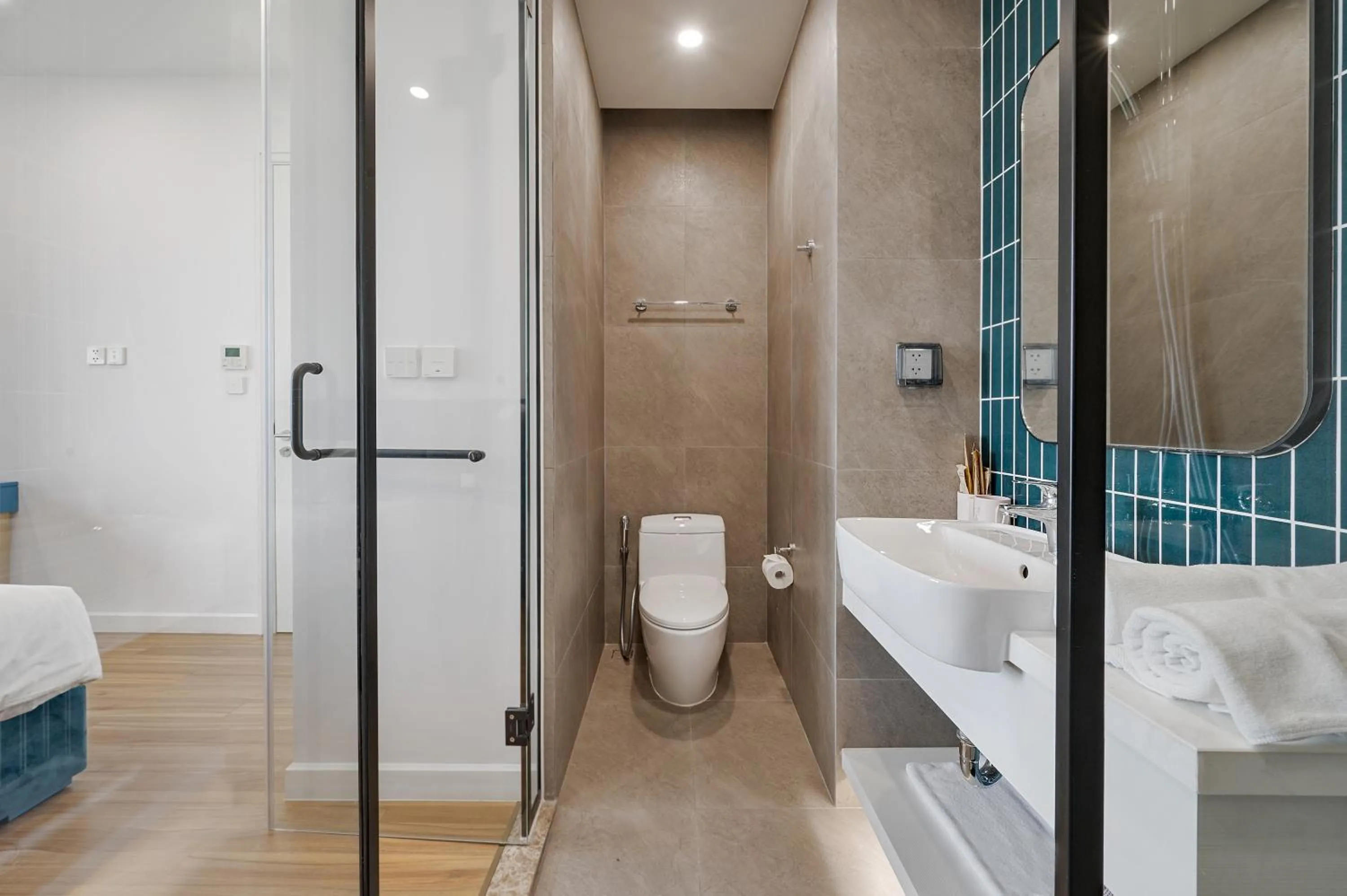 Toilet in La isla Apartments & Villas - Sea View & Fireworks Phu Quoc