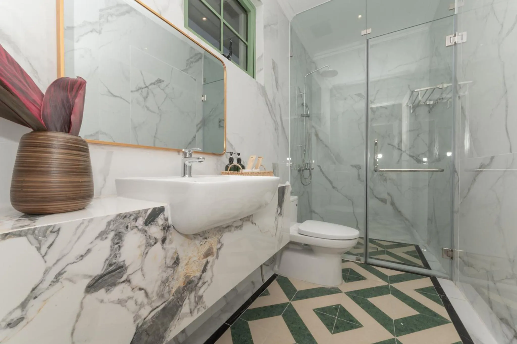 Toilet in La isla Apartments & Villas - Sea View & Fireworks Phu Quoc