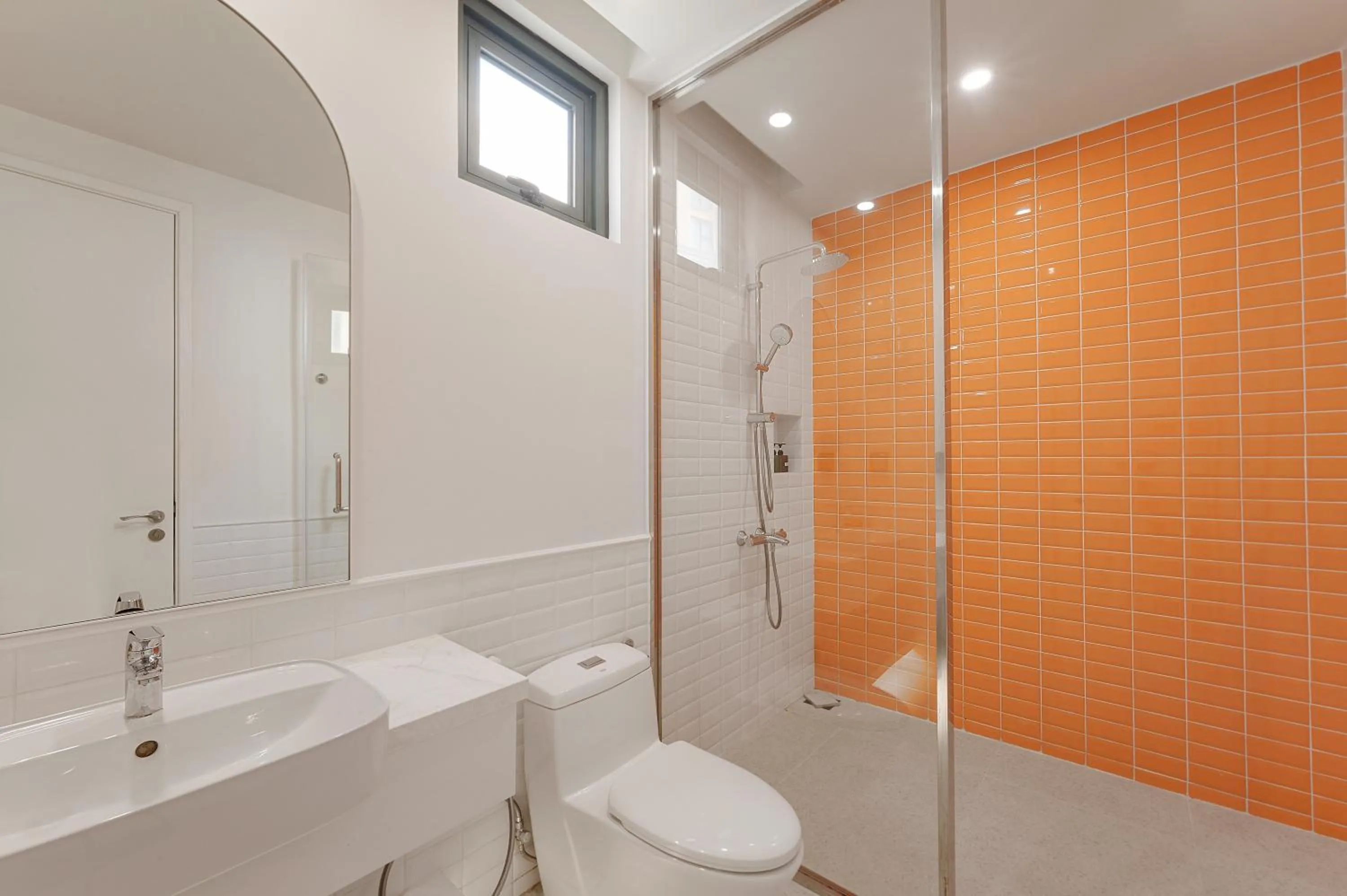 Toilet in La isla Apartments & Villas - Sea View & Fireworks Phu Quoc