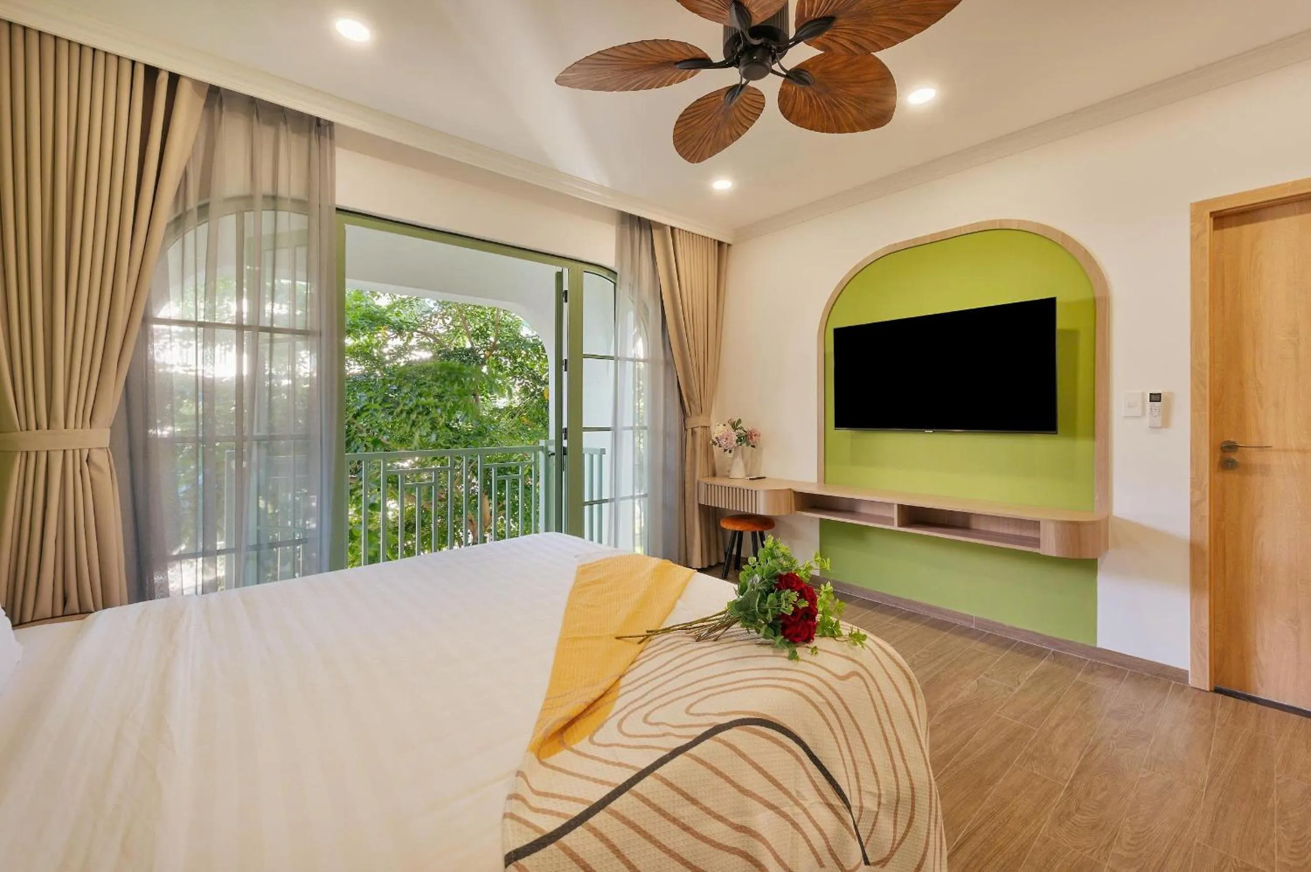 Bed in La isla Apartments & Villas - Sea View & Fireworks Phu Quoc