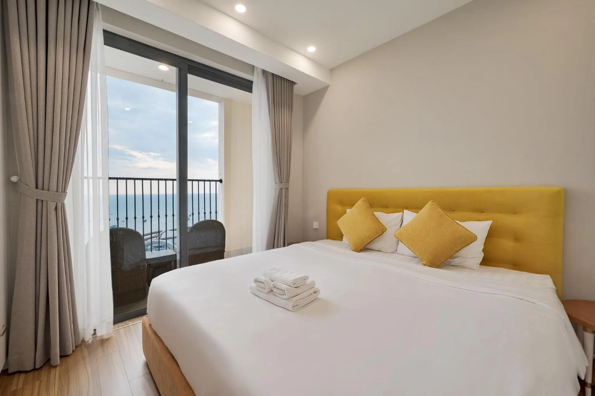 Balcony/Terrace, Bed in La isla Apartments & Villas - Sea View & Fireworks Phu Quoc
