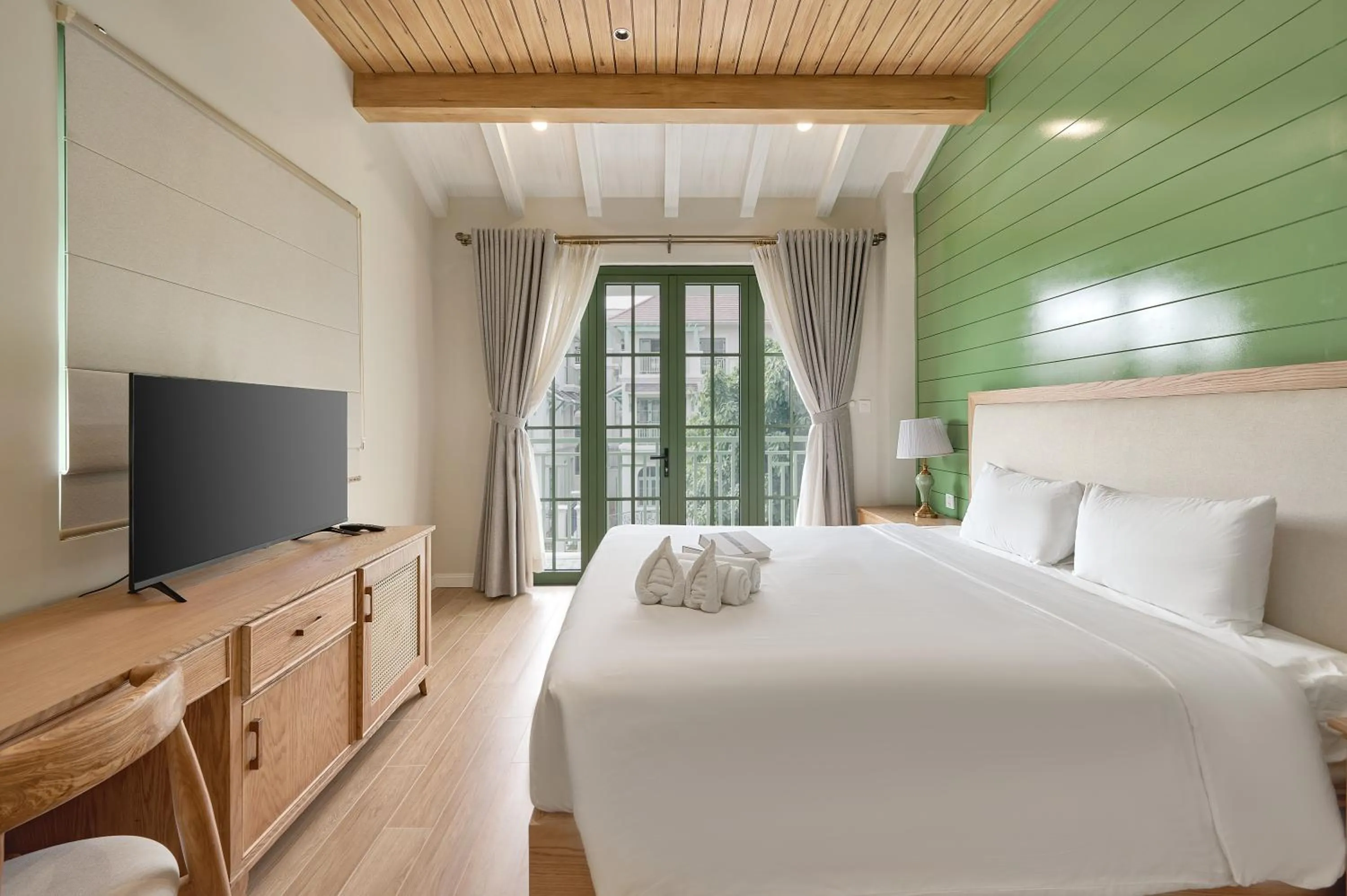 TV and multimedia, Bed in La isla Apartments & Villas - Sea View & Fireworks Phu Quoc