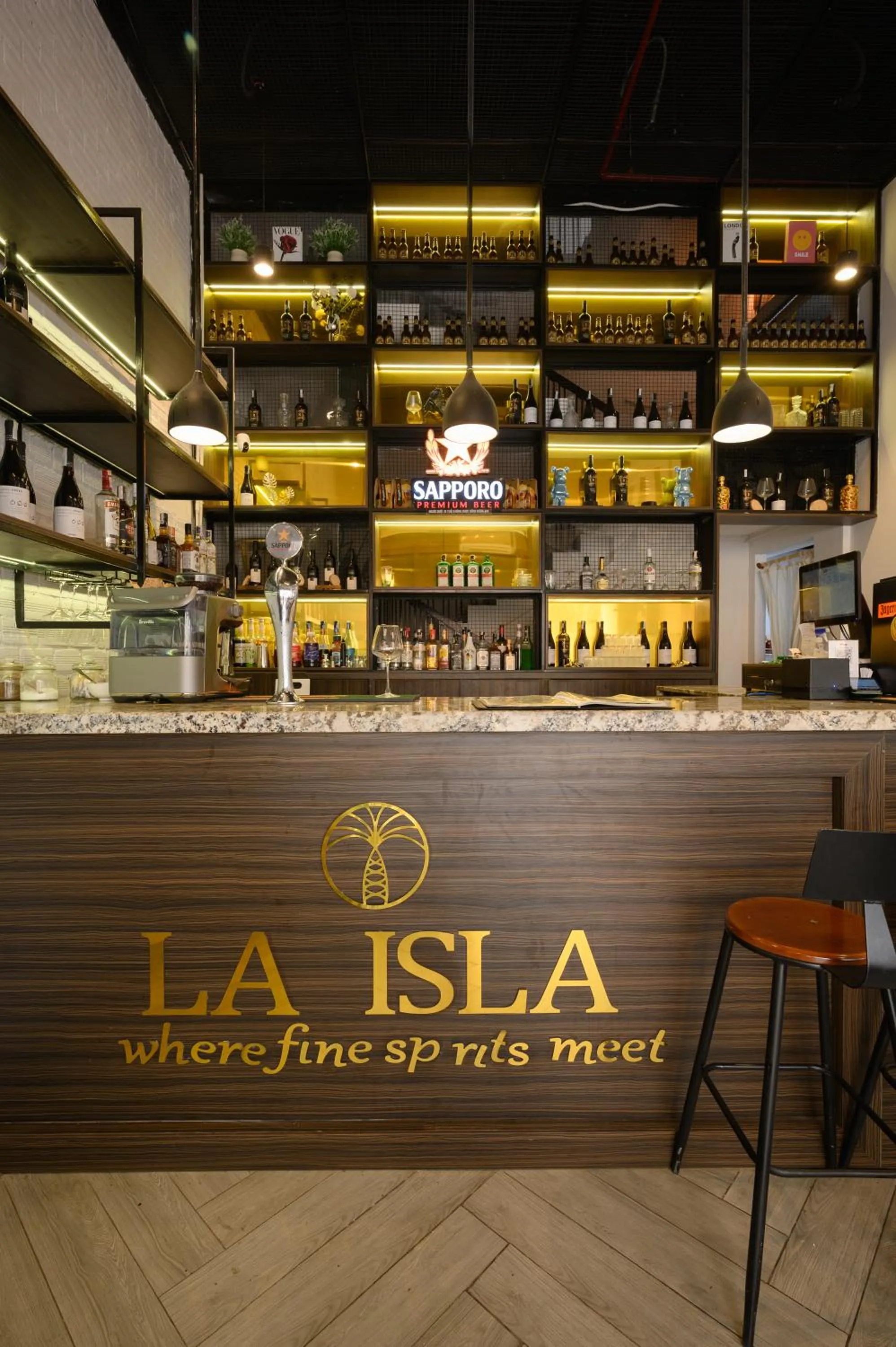 Restaurant/places to eat in La isla Apartments & Villas - Sea View & Fireworks Phu Quoc