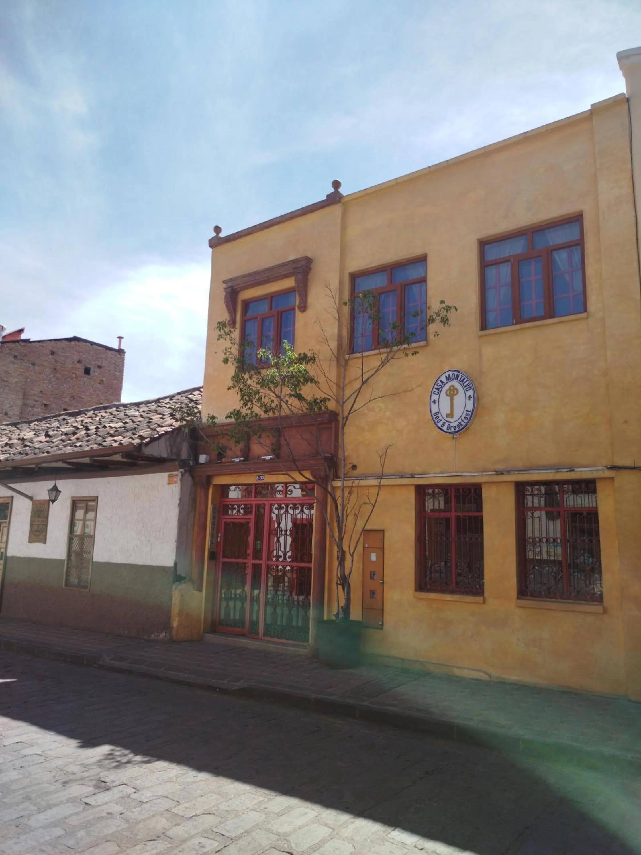Property building in Hotel Boutique Casa Montalvo Cuenca