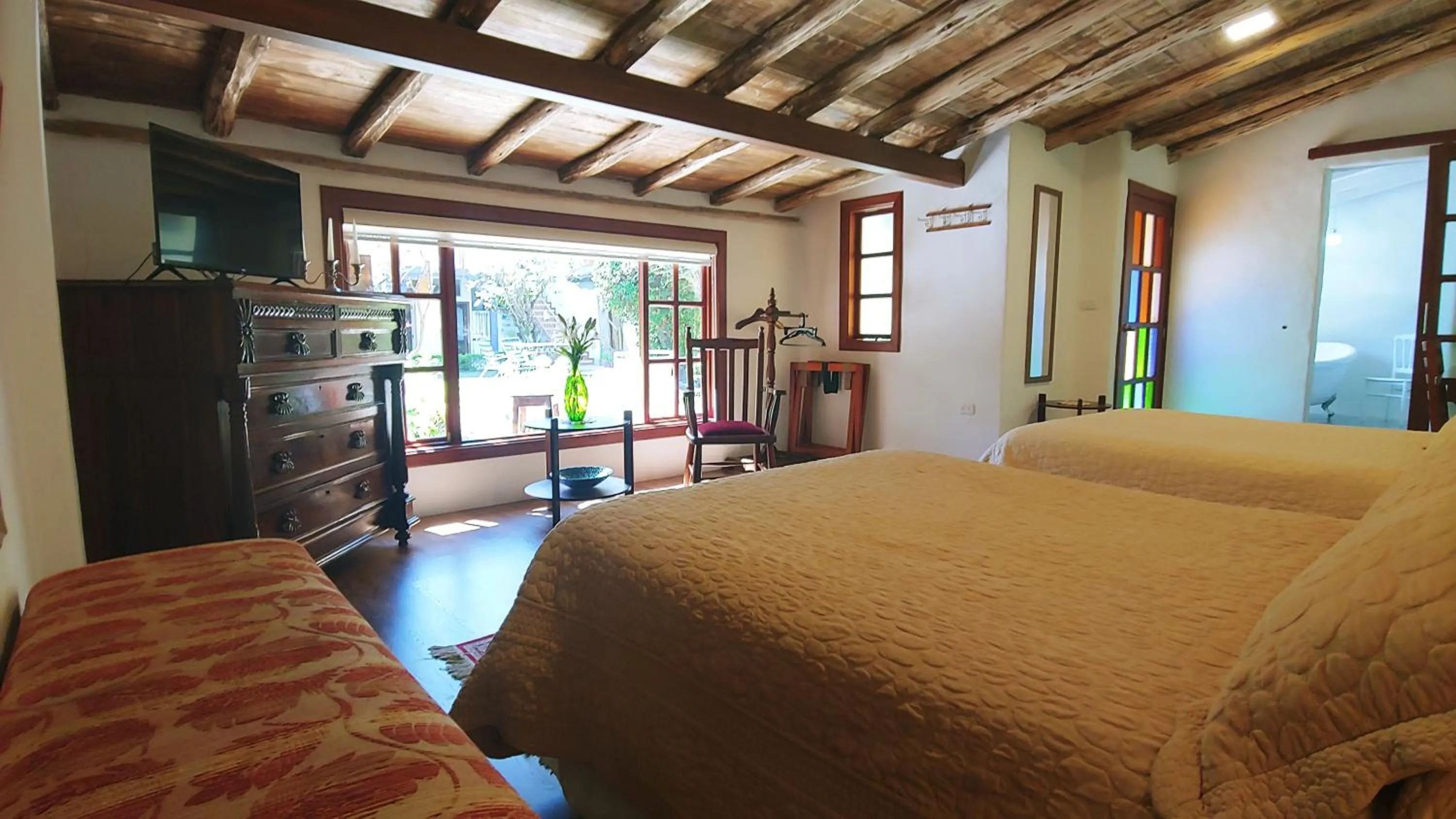 Photo of the whole room in Hotel Boutique Casa Montalvo Cuenca