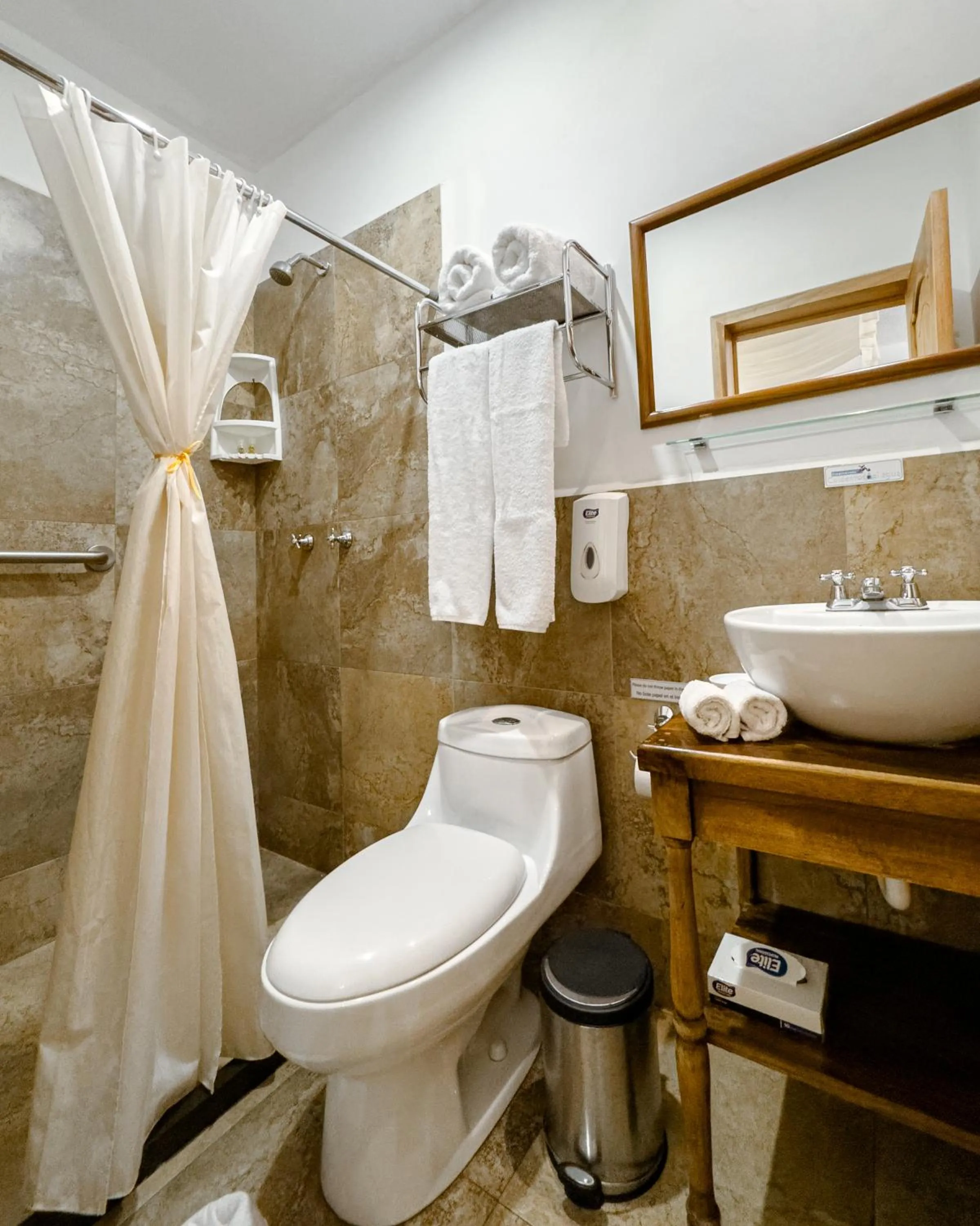 Bathroom in Hotel Boutique Casa Montalvo Cuenca