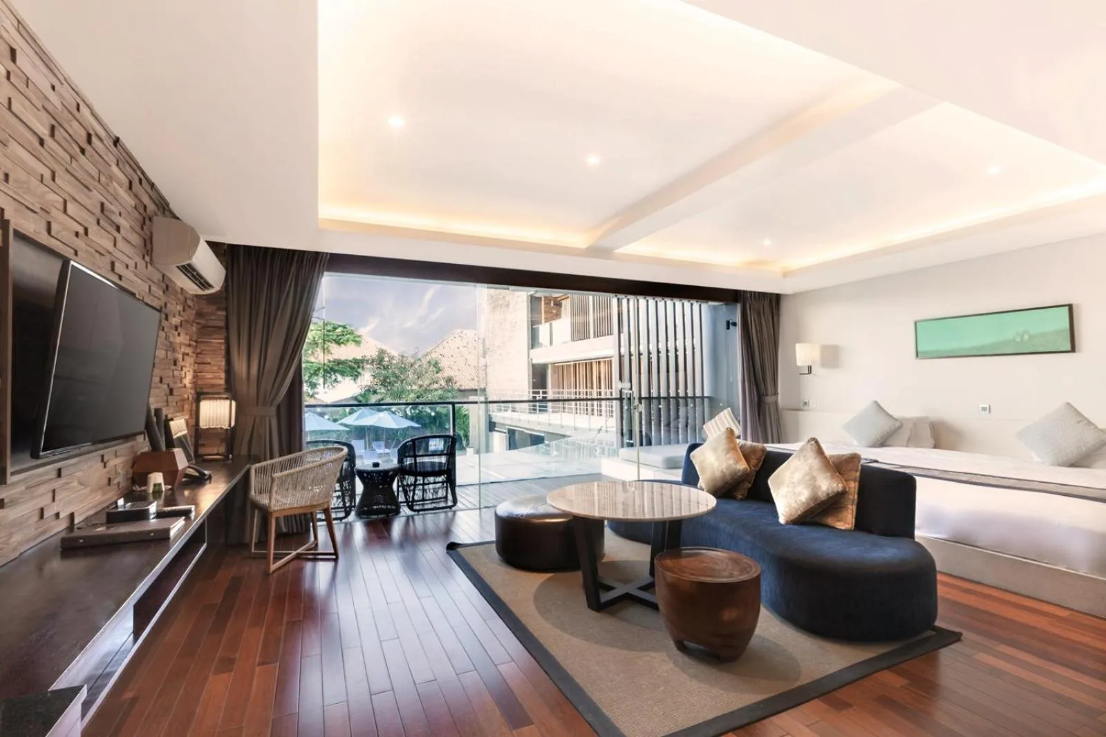 TV and multimedia in Watermark Hotel & Spa Bali