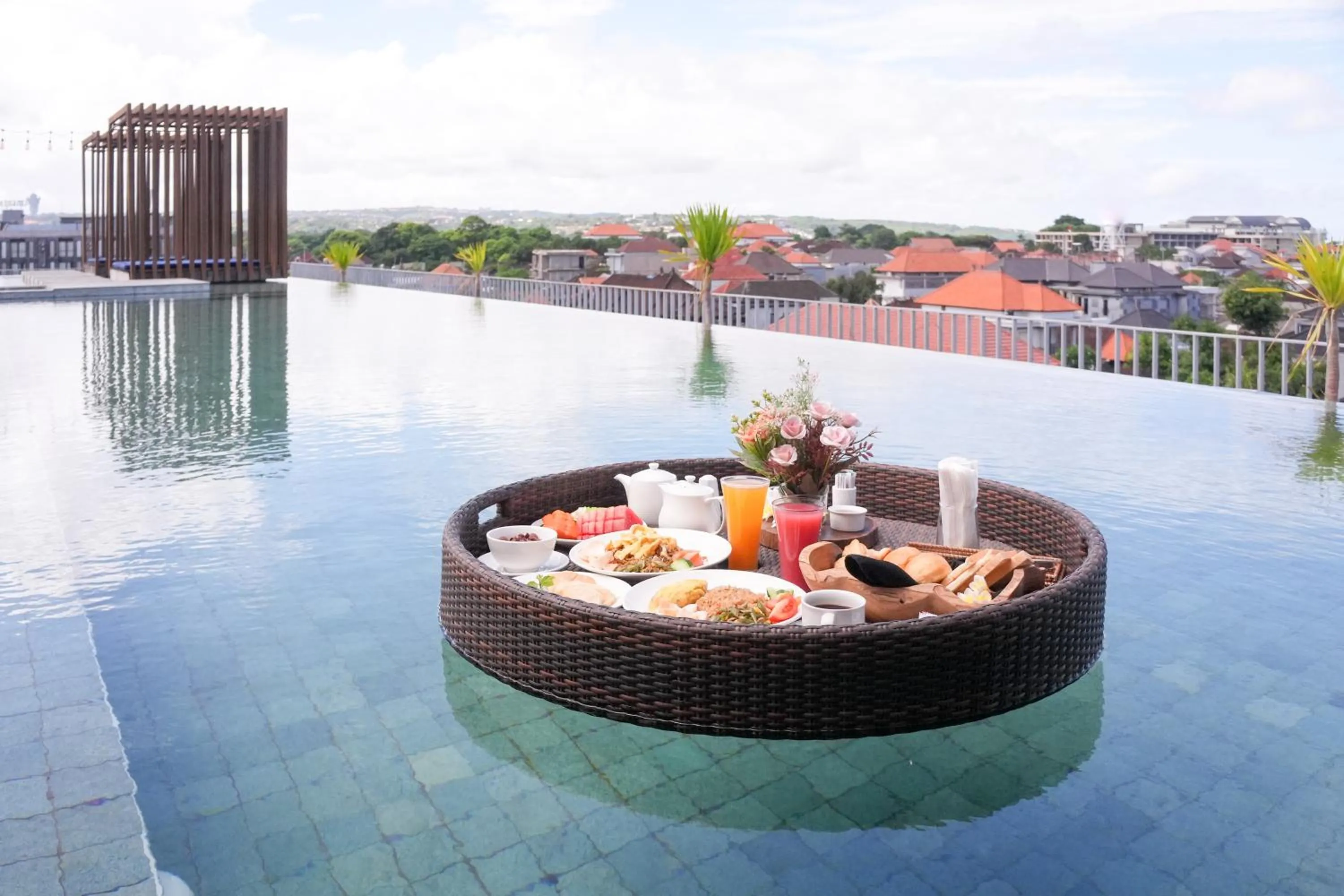 Swimming pool in Watermark Hotel & Spa Bali