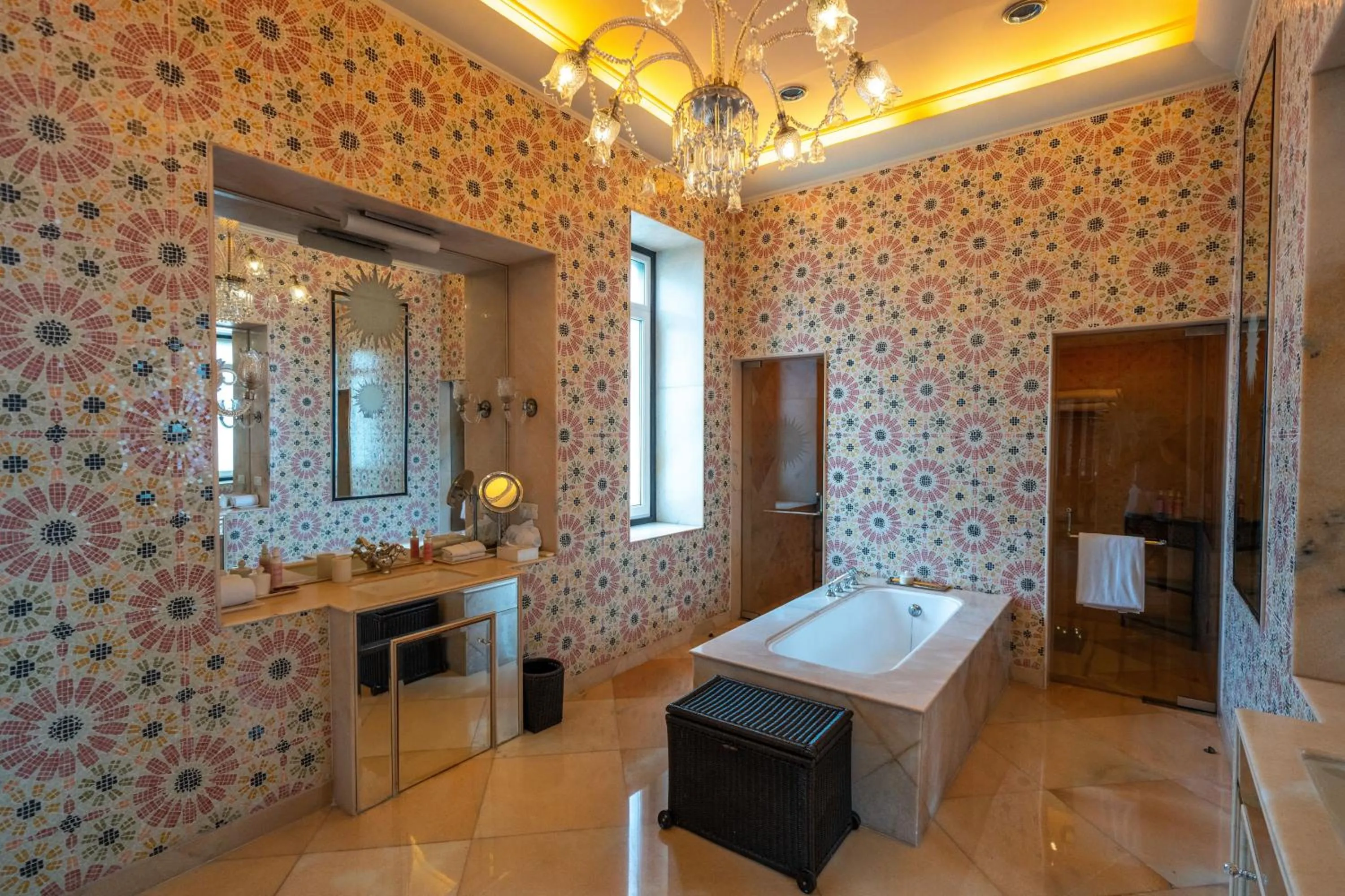 Bath in Rajmahal Palace RAAS