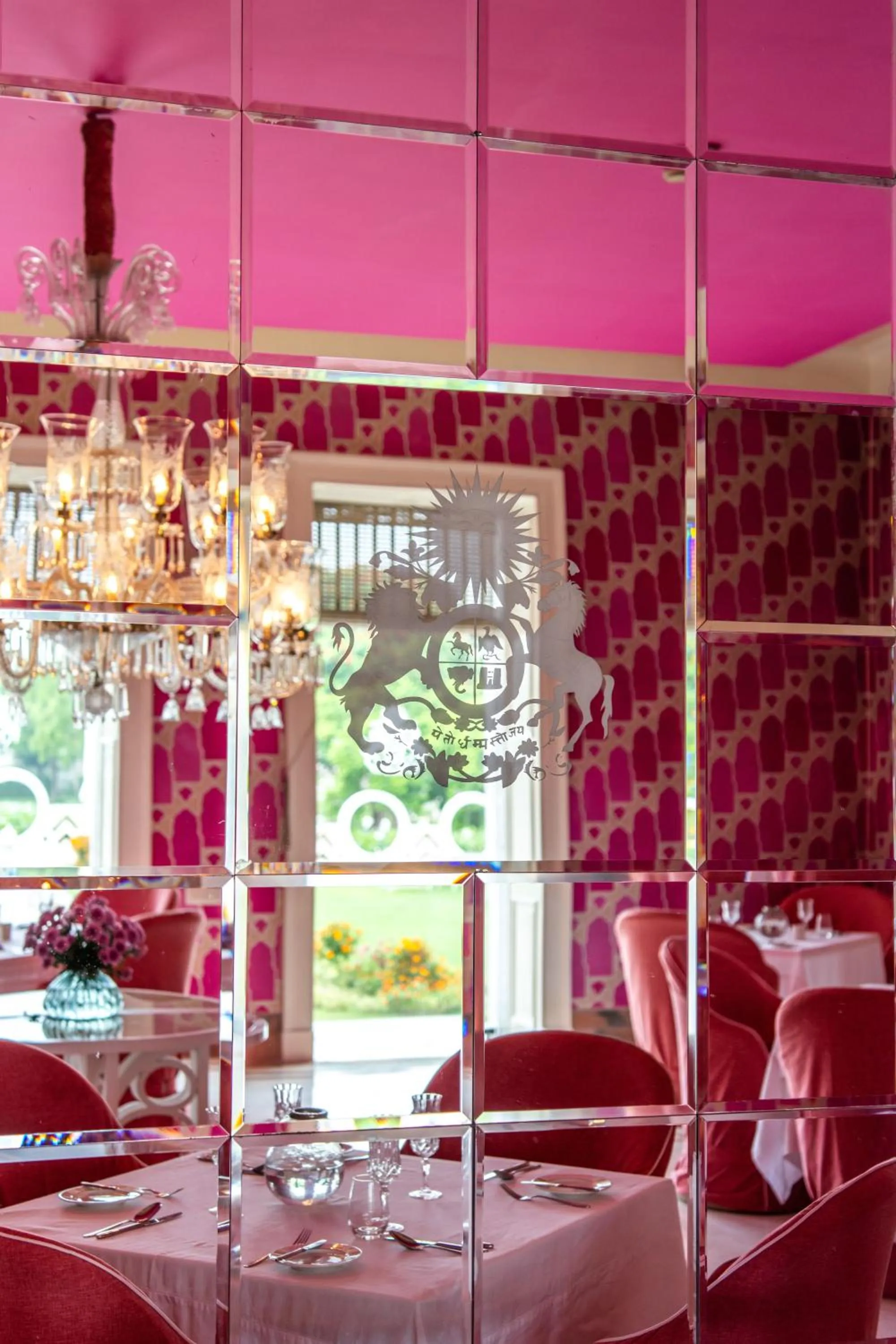 Restaurant/places to eat in Rajmahal Palace RAAS