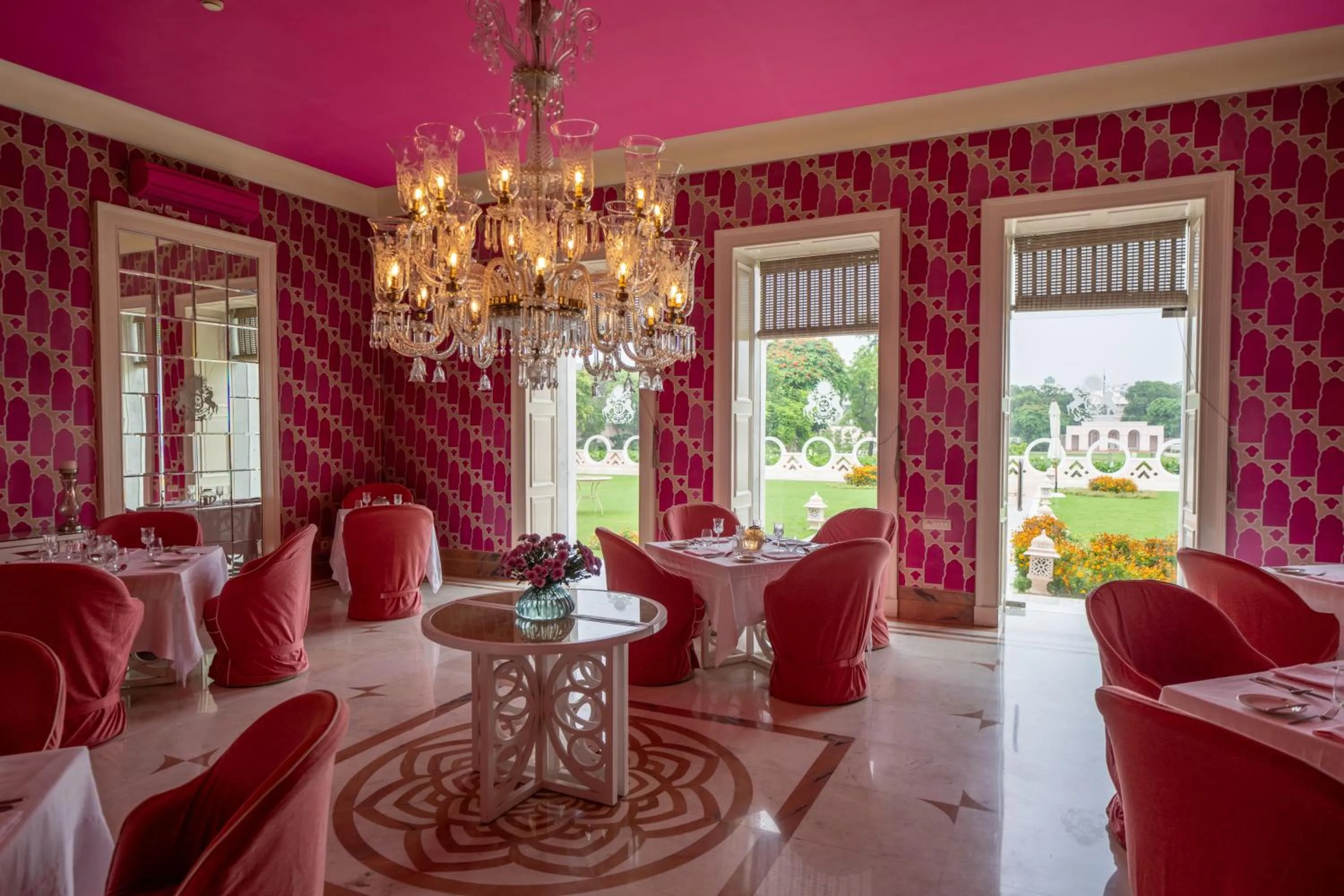 Restaurant/places to eat in Rajmahal Palace RAAS