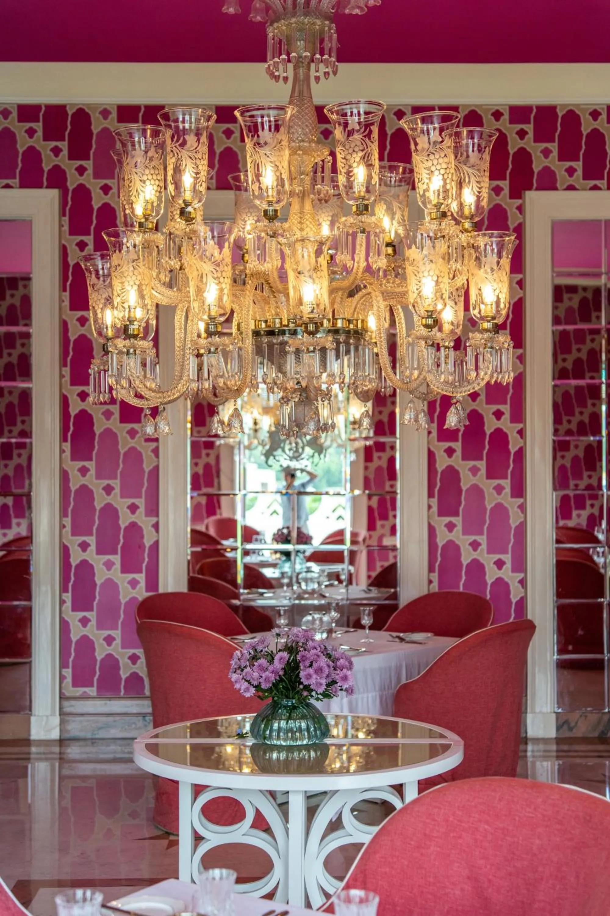 Restaurant/places to eat in Rajmahal Palace RAAS