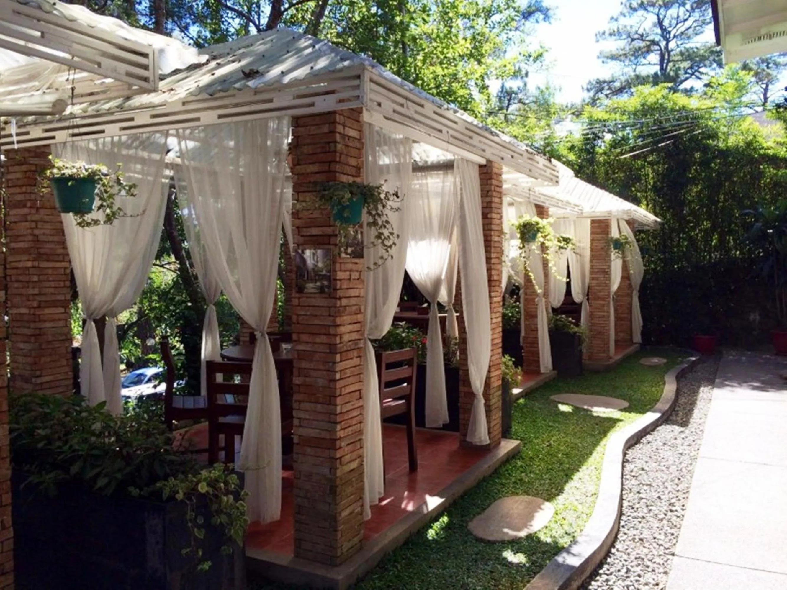 Restaurant/places to eat in La Casa Bianca