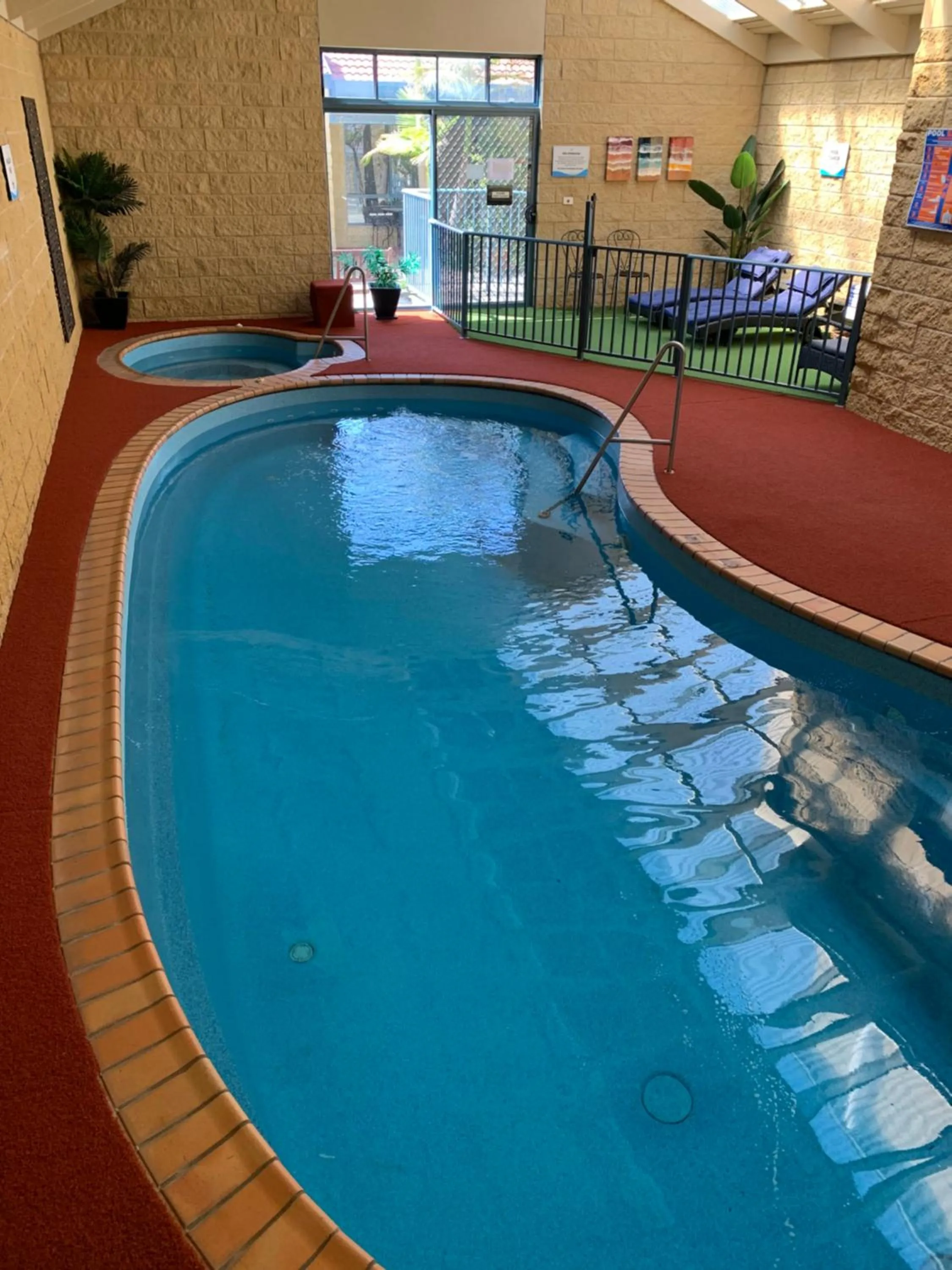 Hot Tub in Motel On A'Beckett