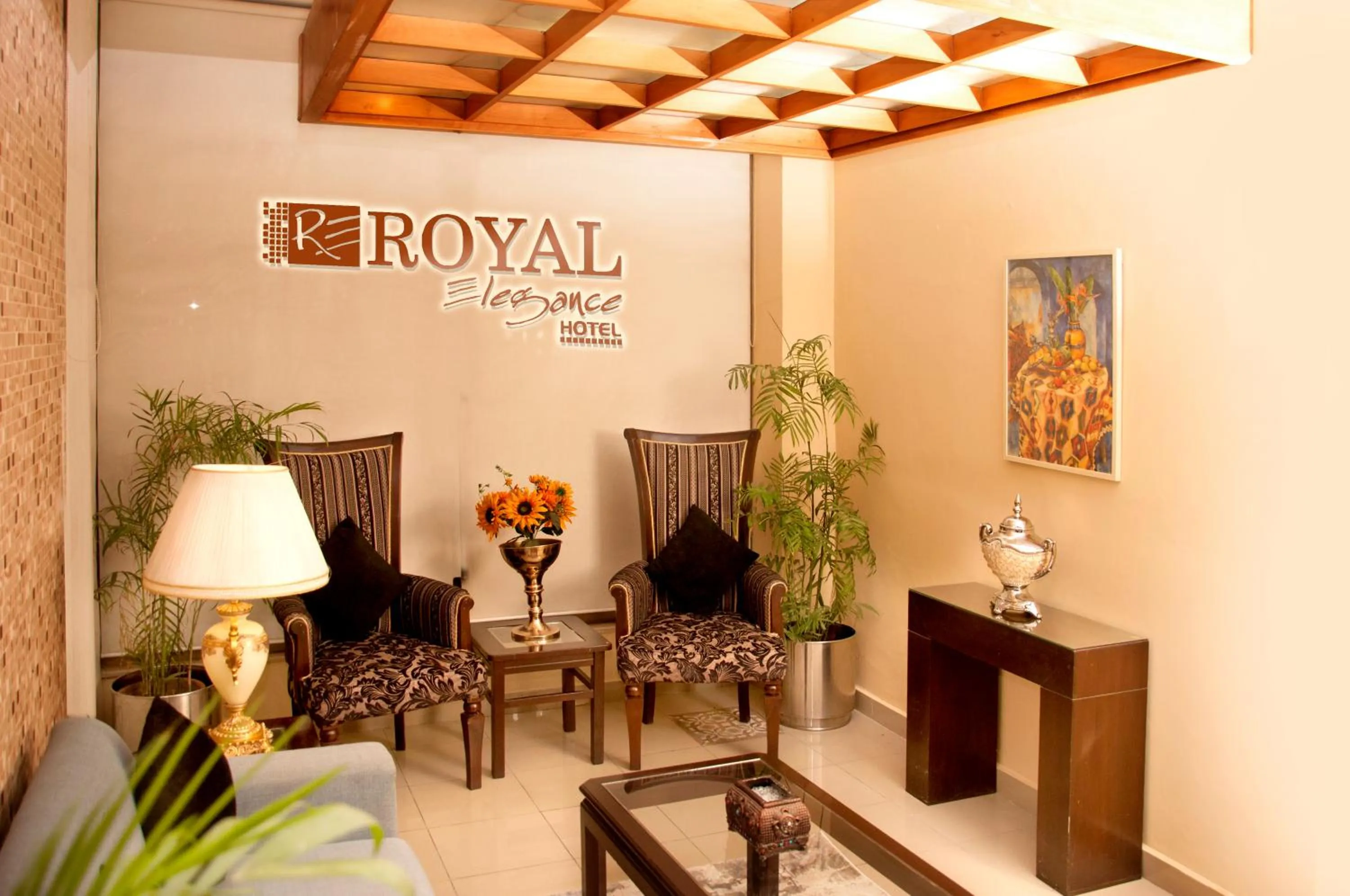 Royal Elegance Hotel