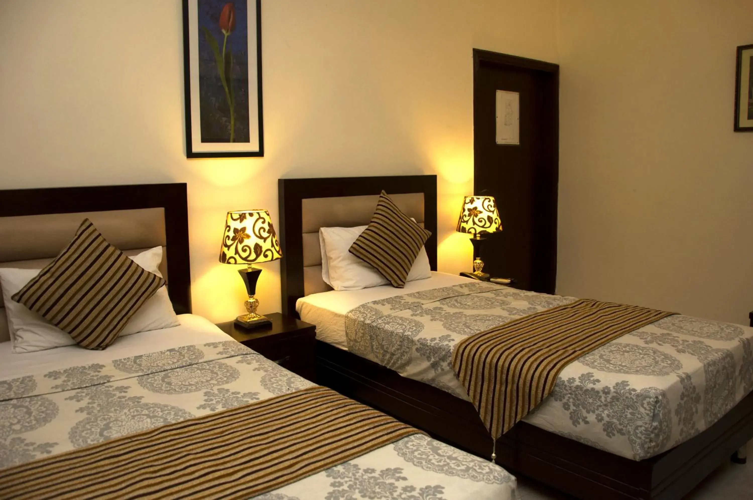 Deluxe Double or Twin Room in Royal Elegance Hotel Deluxe Double or Twin Room in Royal Elegance Hotel