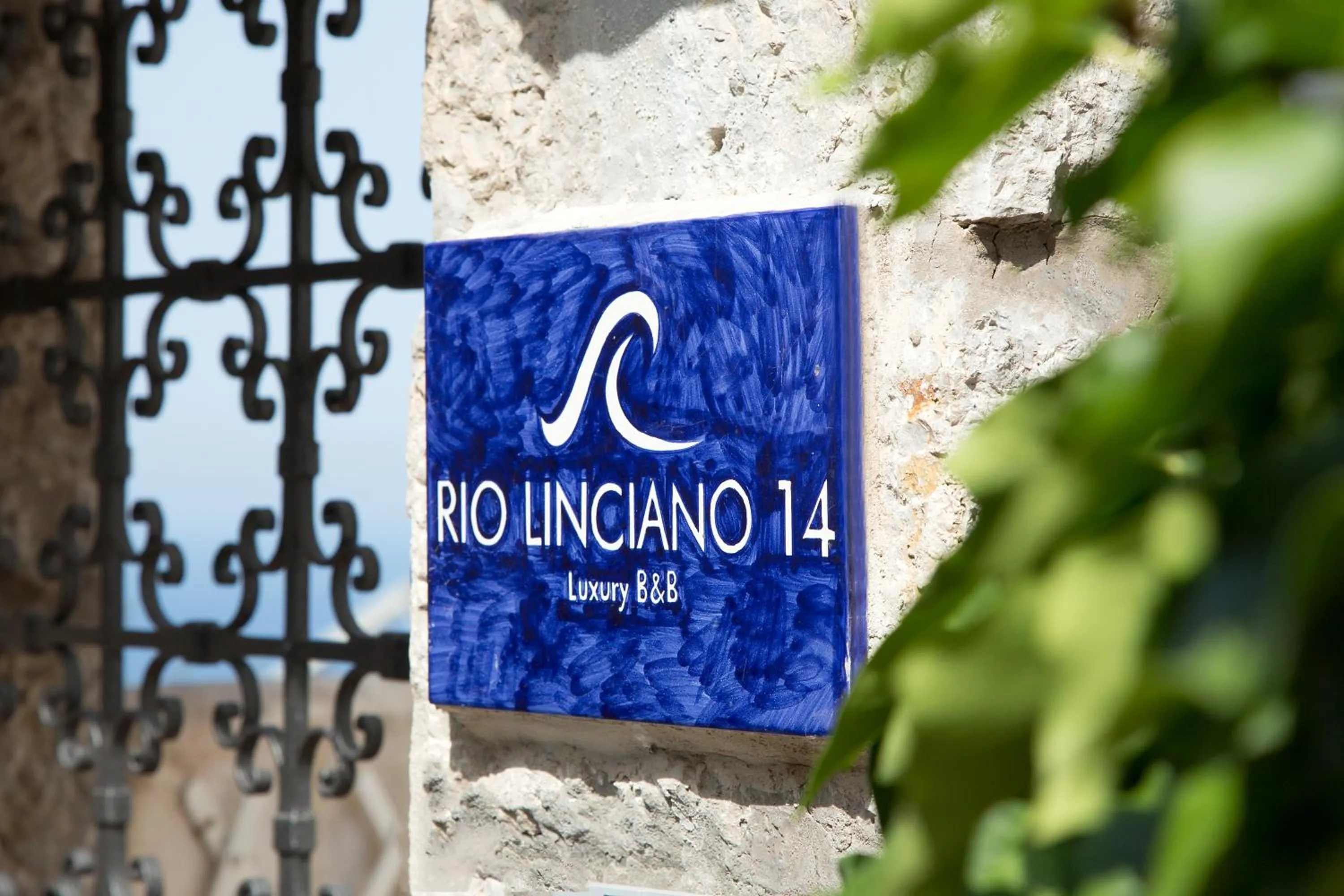 Facade/entrance in Riolinciano14 B&B