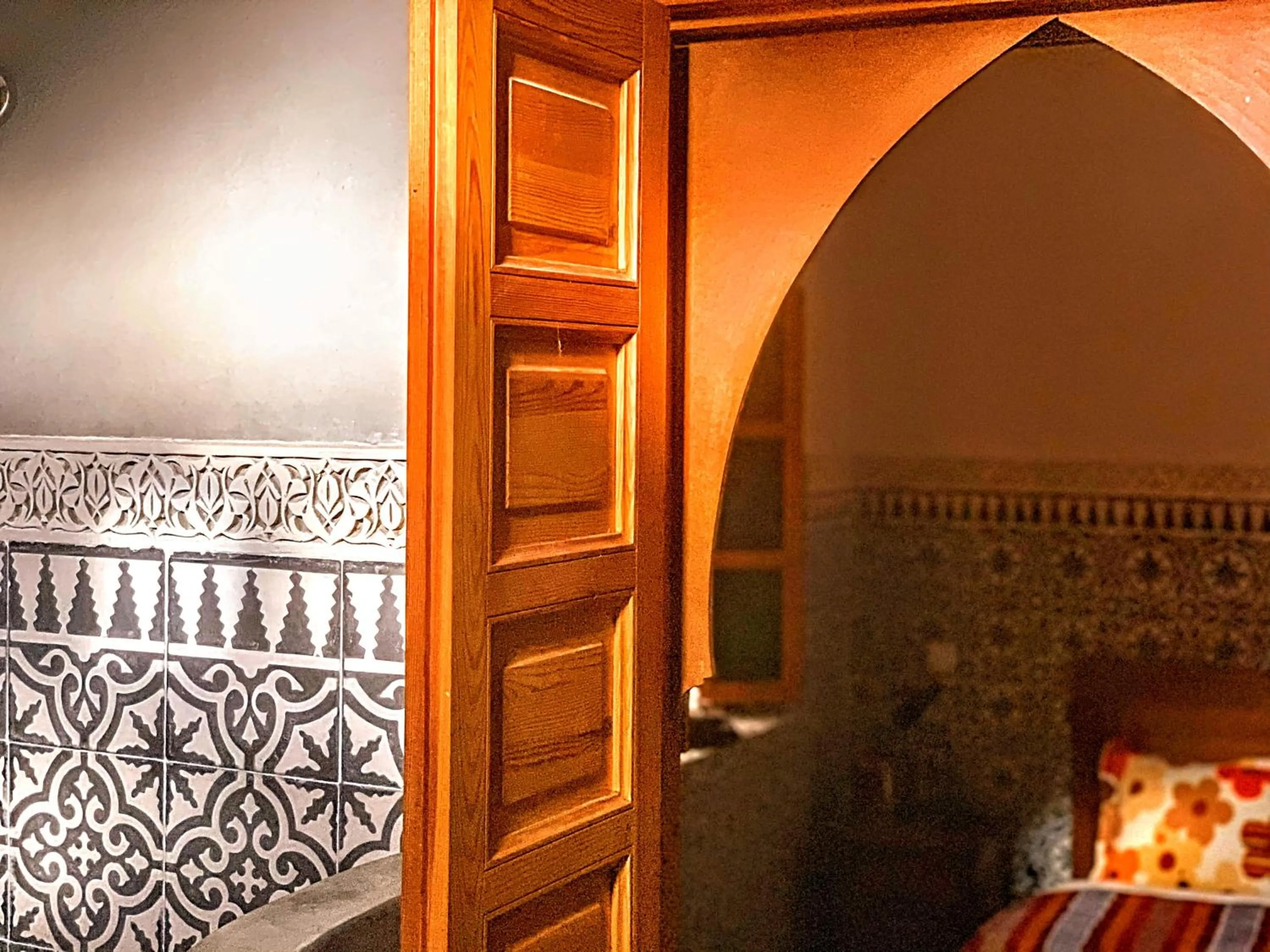 Bathroom, Bed in Riad Dar Mamouni