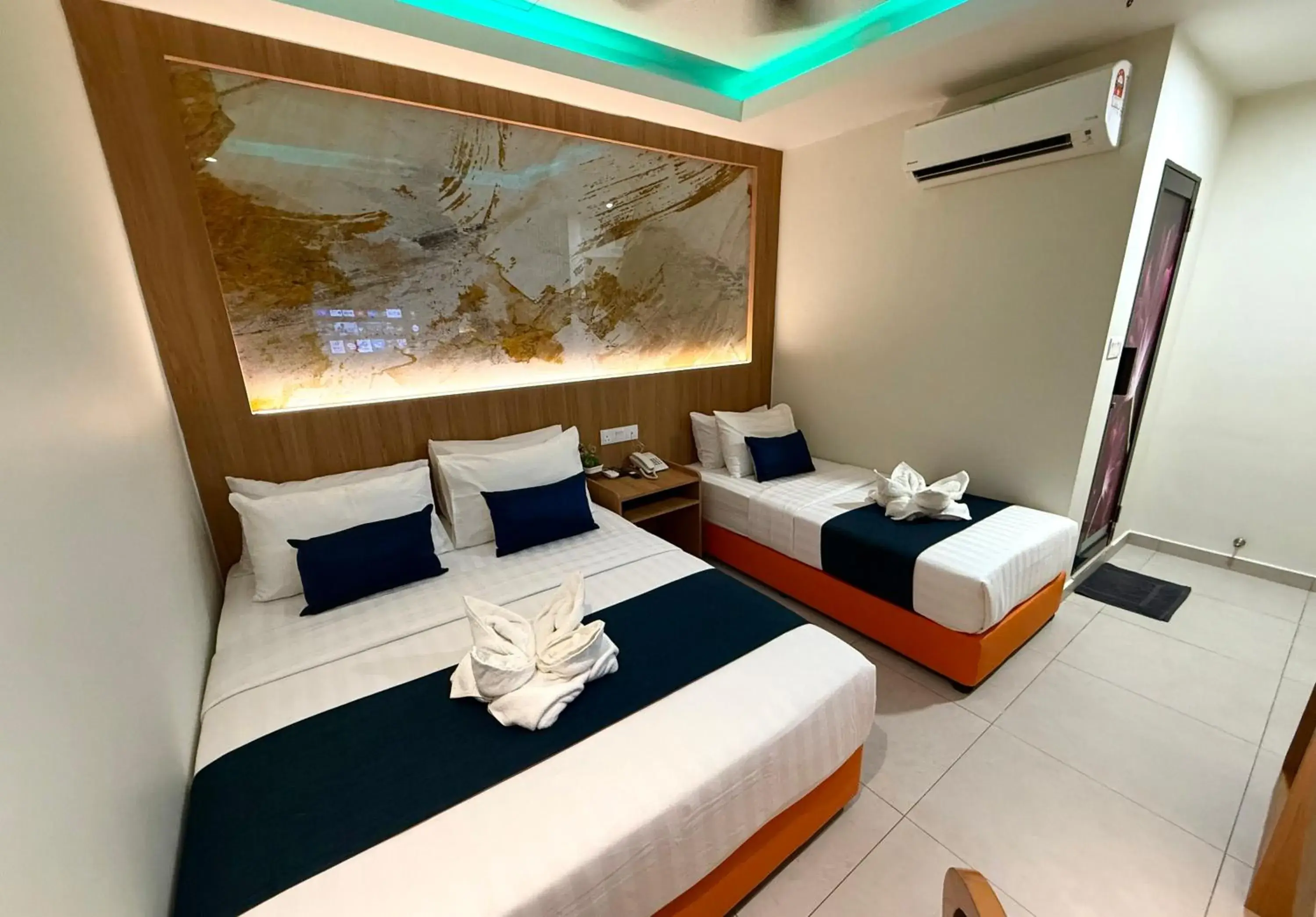 Deluxe Triple Room in ESSY Hotel KL Sentral Deluxe Triple Room in ESSY Hotel KL Sentral