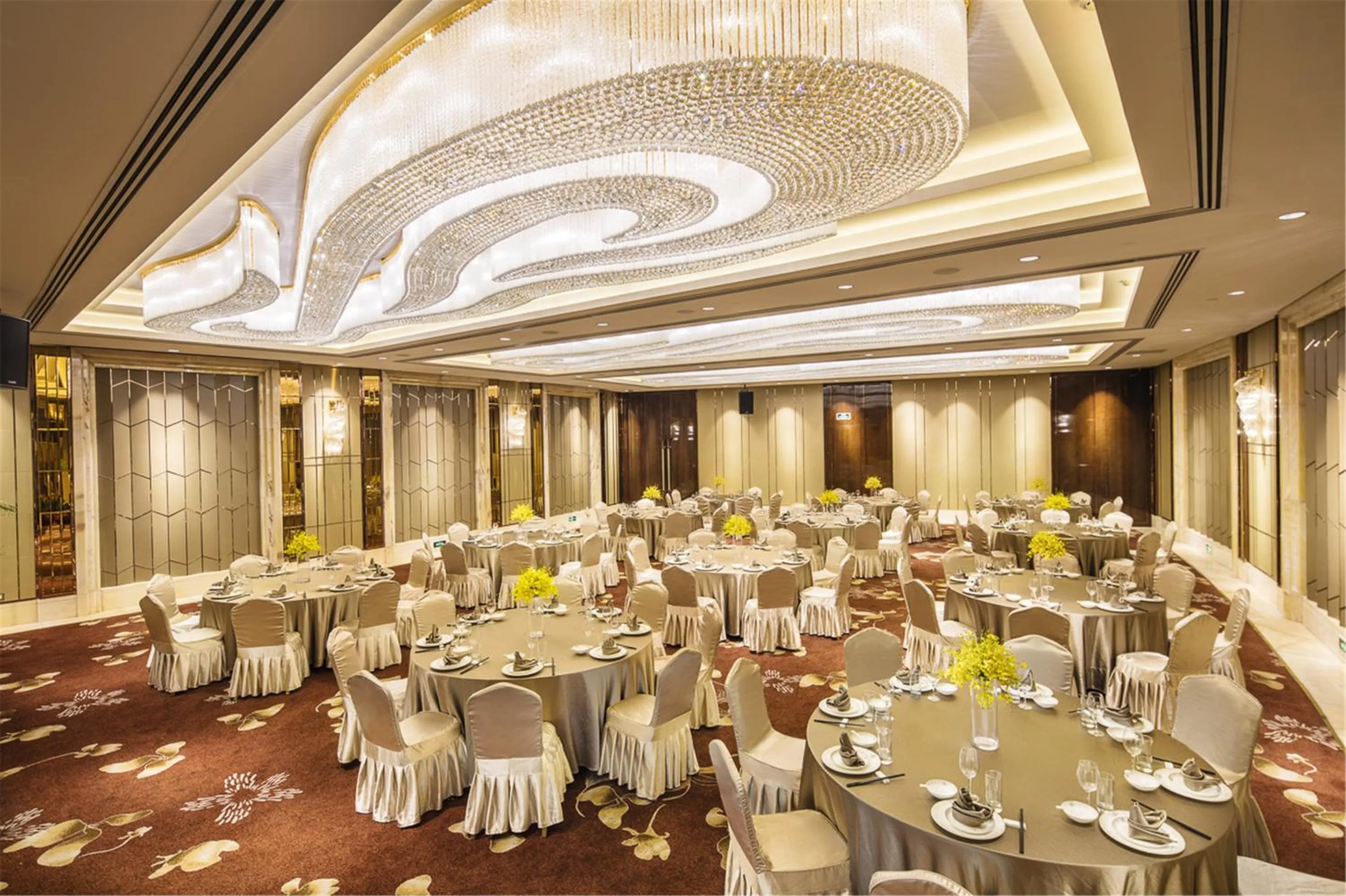 Restaurant/places to eat in Royal Century Hotel Shanghai