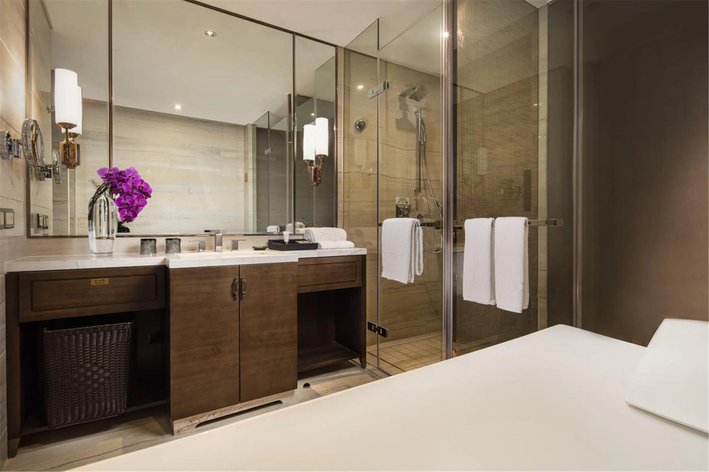 Bathroom, Bed in Royal Century Hotel Shanghai
